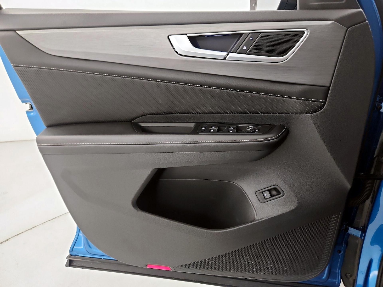 2024 Volkswagen Atlas Cross Sport SE w/Tech - Photo 13