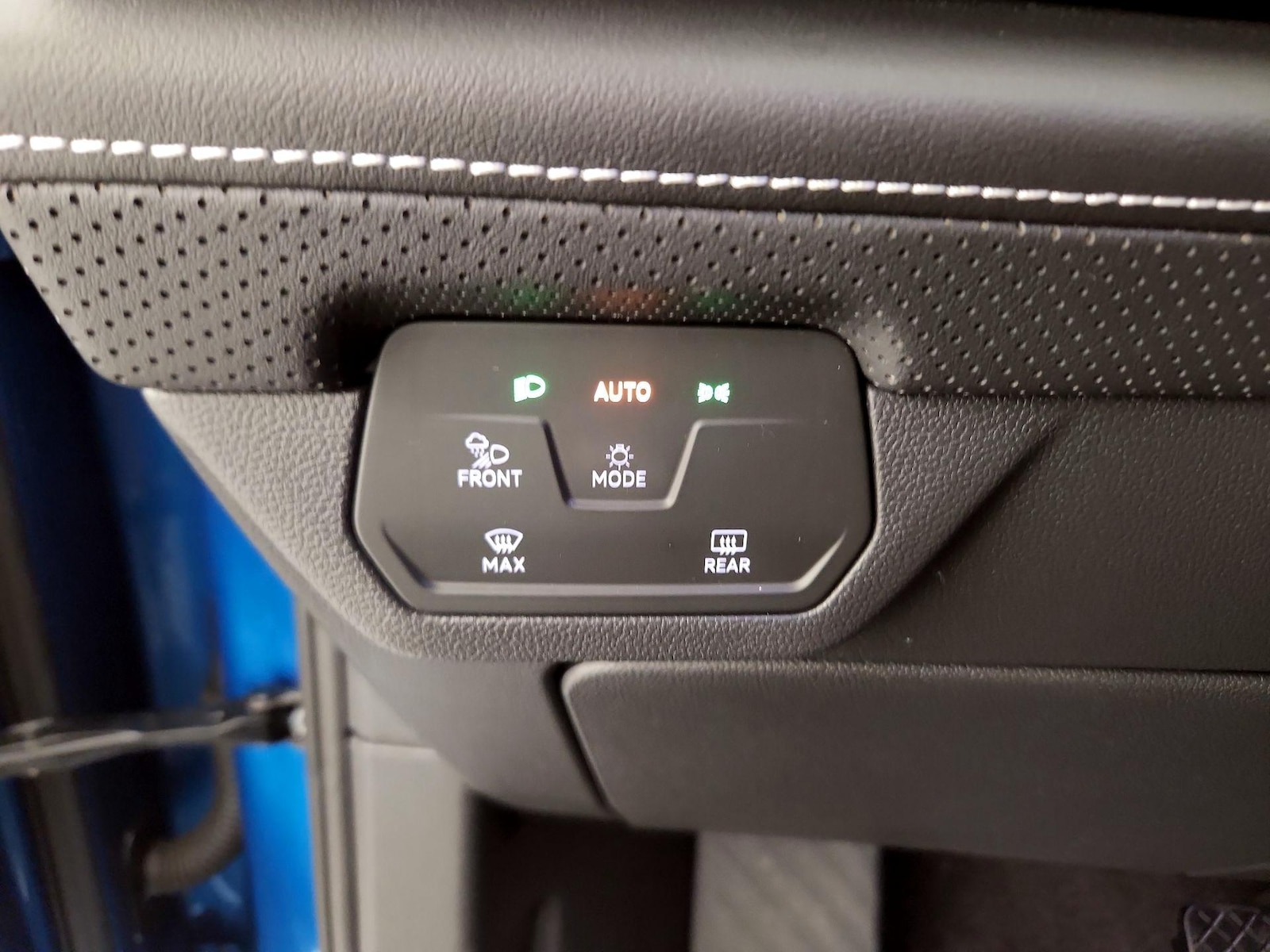 2024 Volkswagen Atlas Cross Sport SE w/Tech - Photo 14