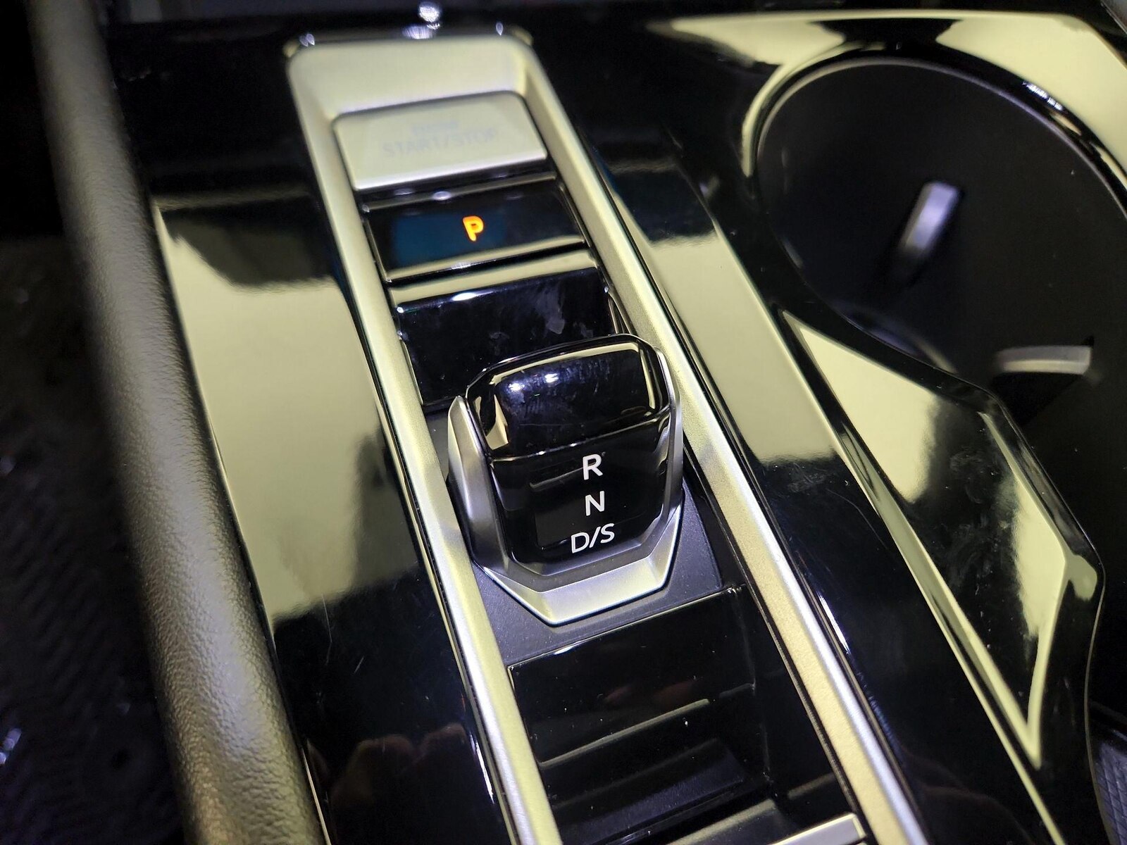 2024 Volkswagen Atlas Cross Sport SE w/Tech - Photo 18