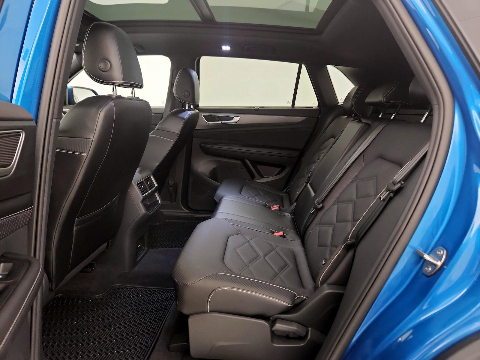 2024 Volkswagen Atlas Cross Sport SE w/Tech - Photo 21