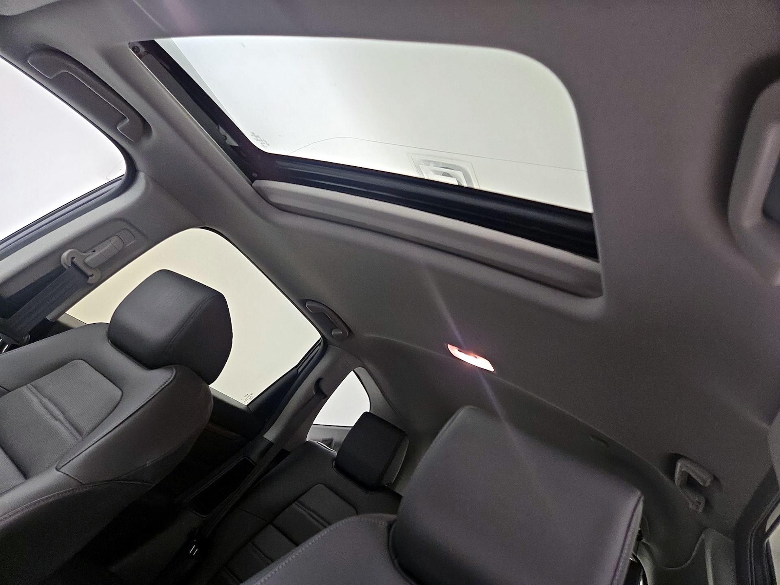 Sunroof(s) & Overhead Airbags
