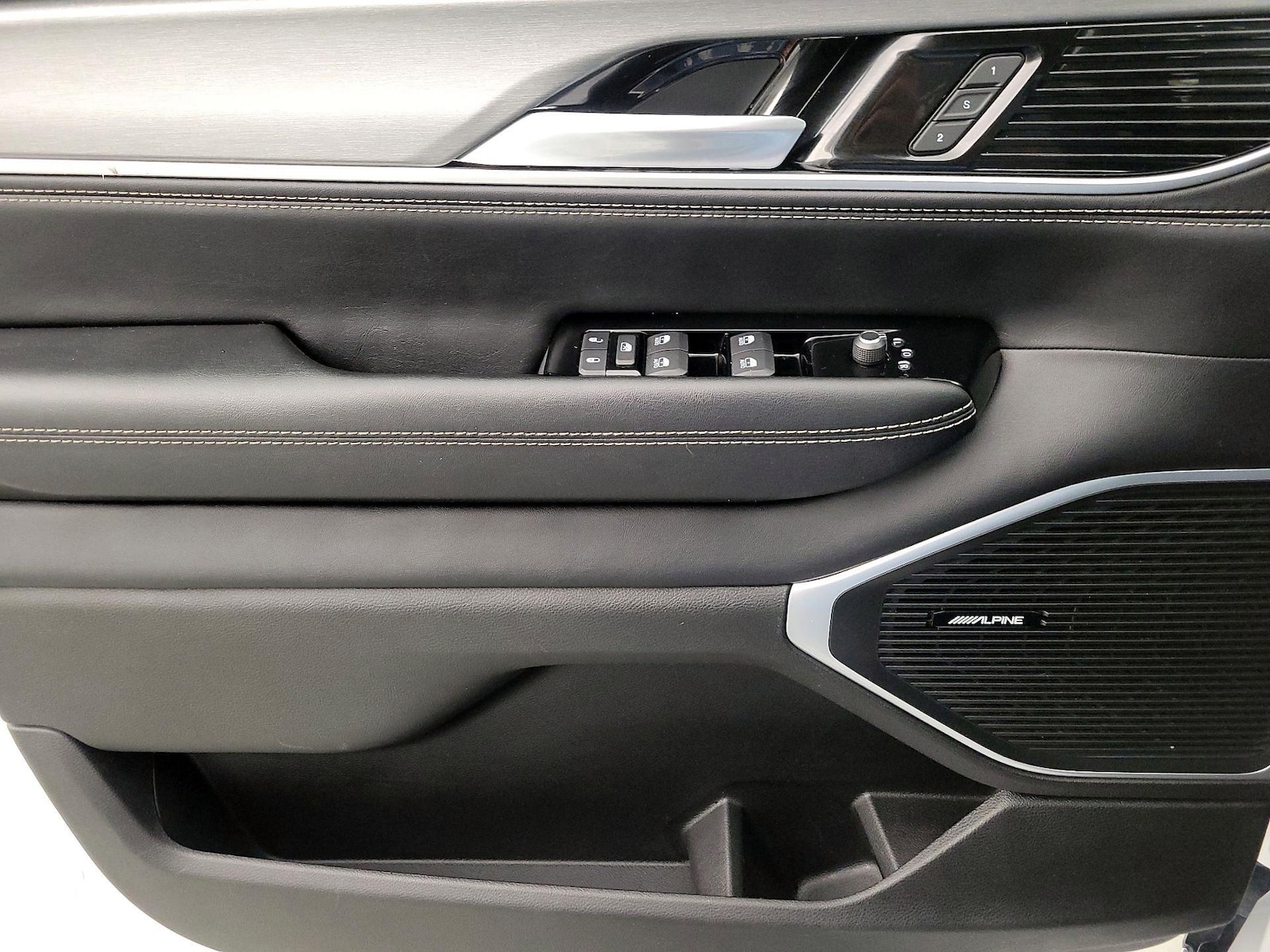 2025 Jeep Wagoneer Series II - Photo 13