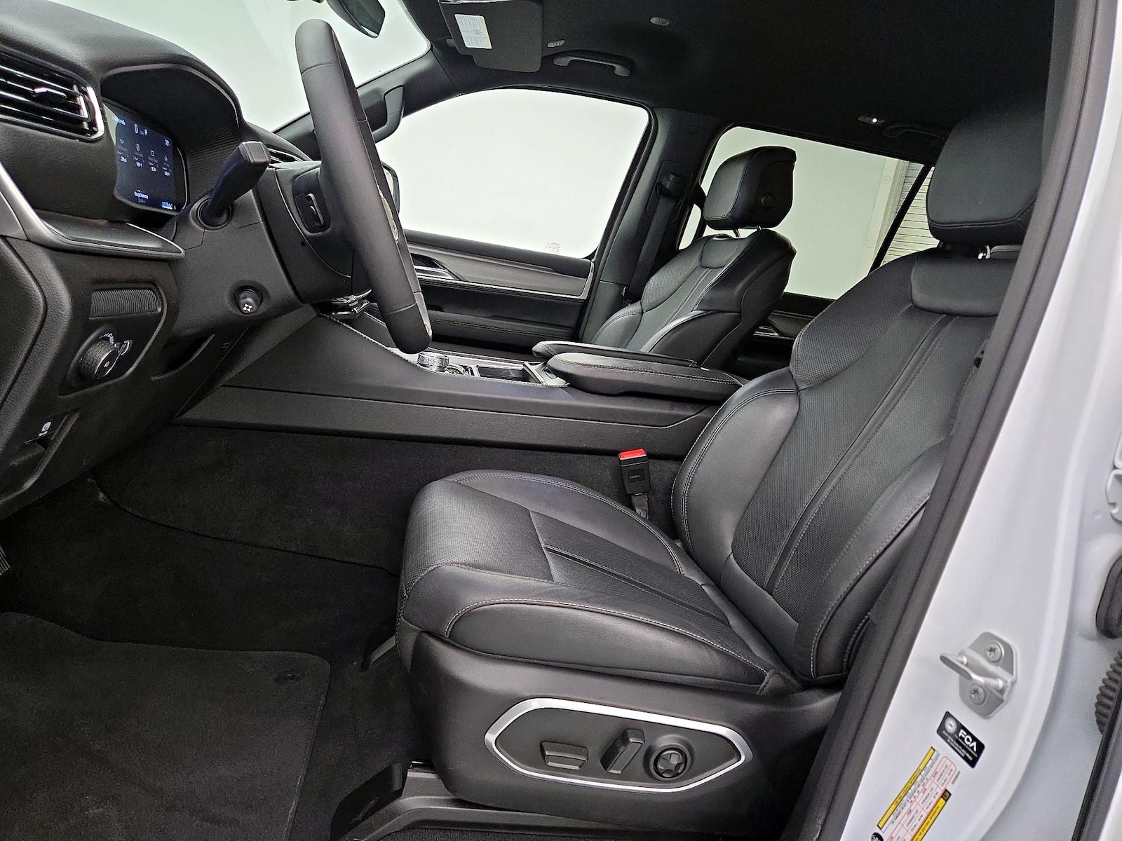 2025 Jeep Wagoneer Series II - Photo 12