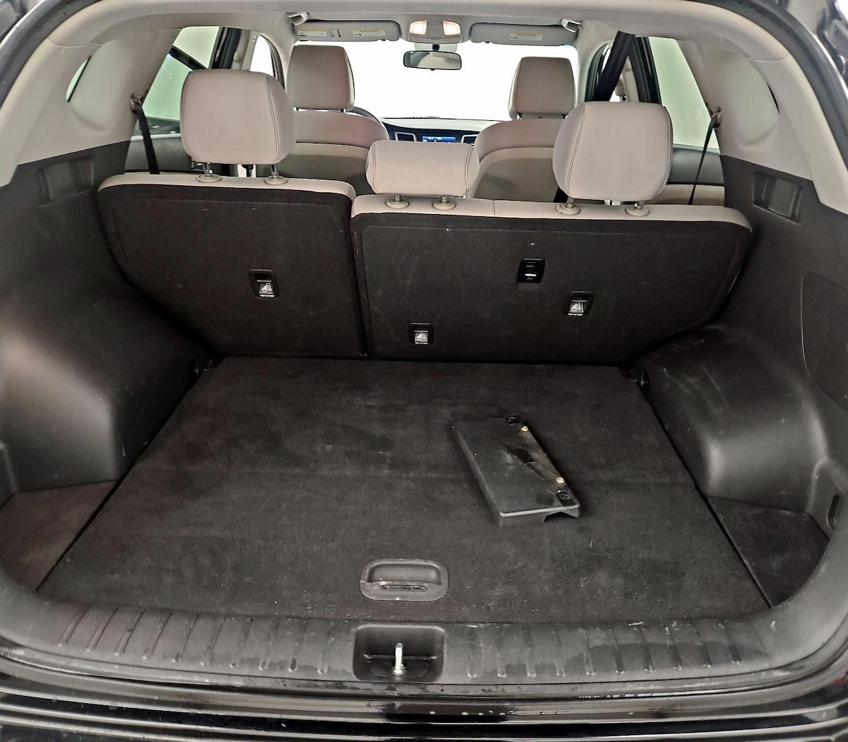 Trunk/Cargo (Seats Up)
