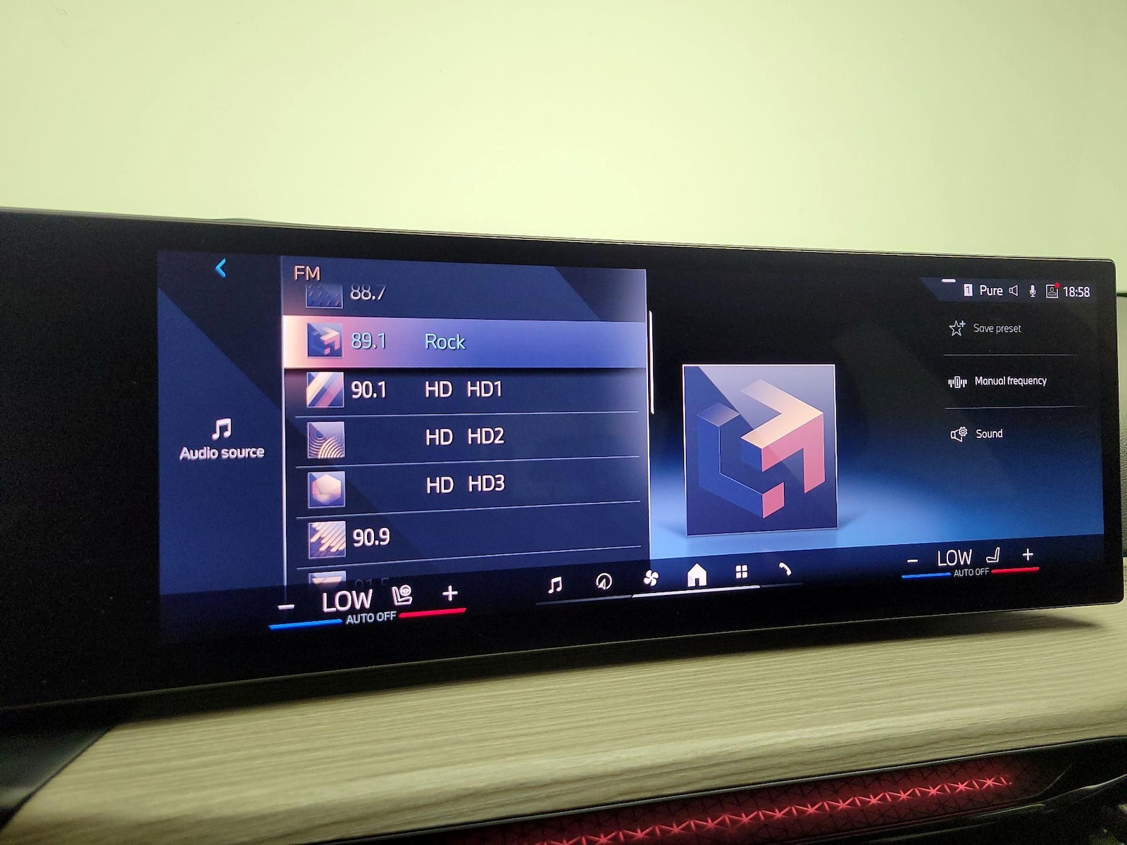2025 BMW 3 Series 330i - Photo 17
