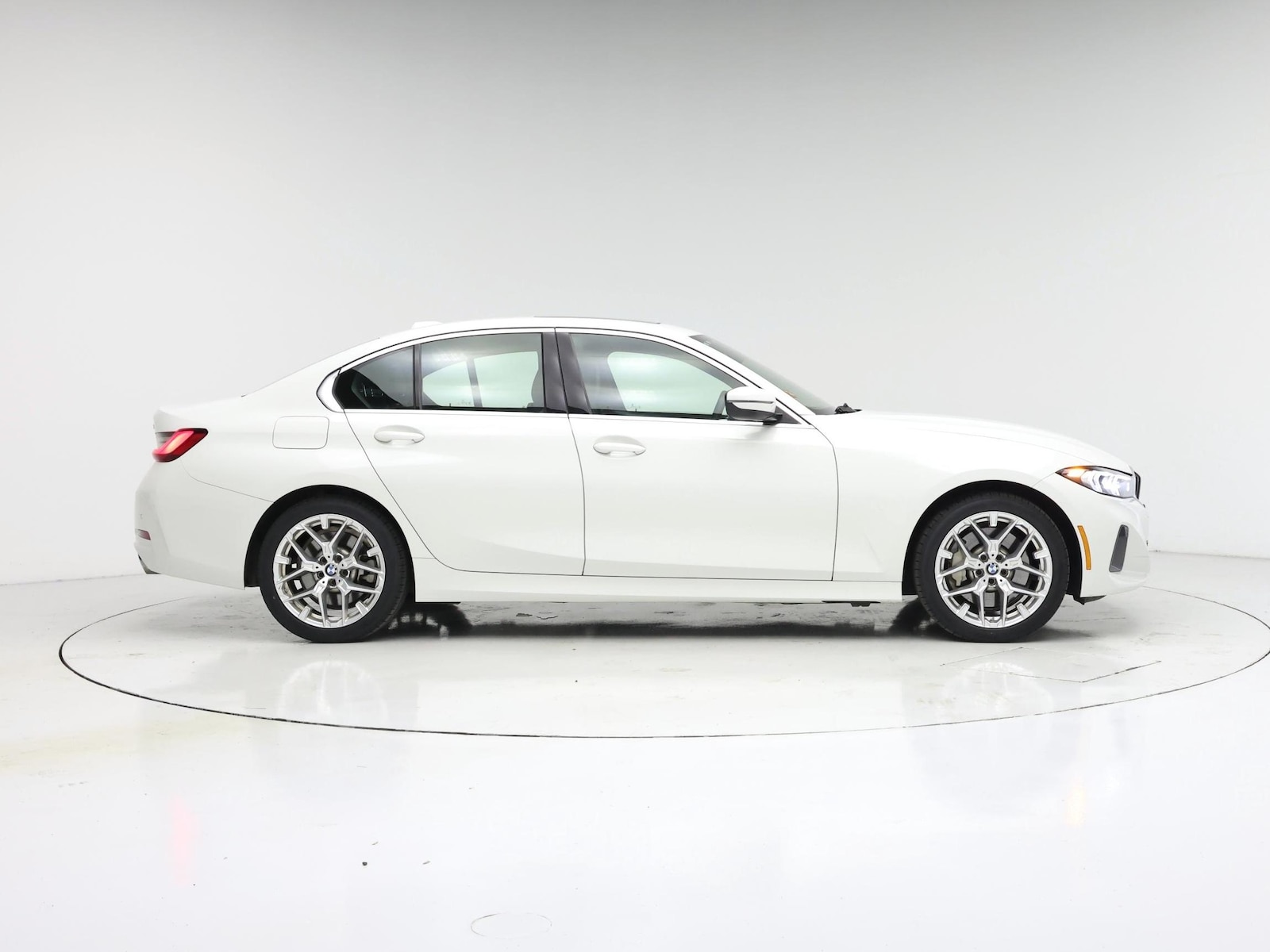 2025 BMW 3 Series 330i - Photo 8