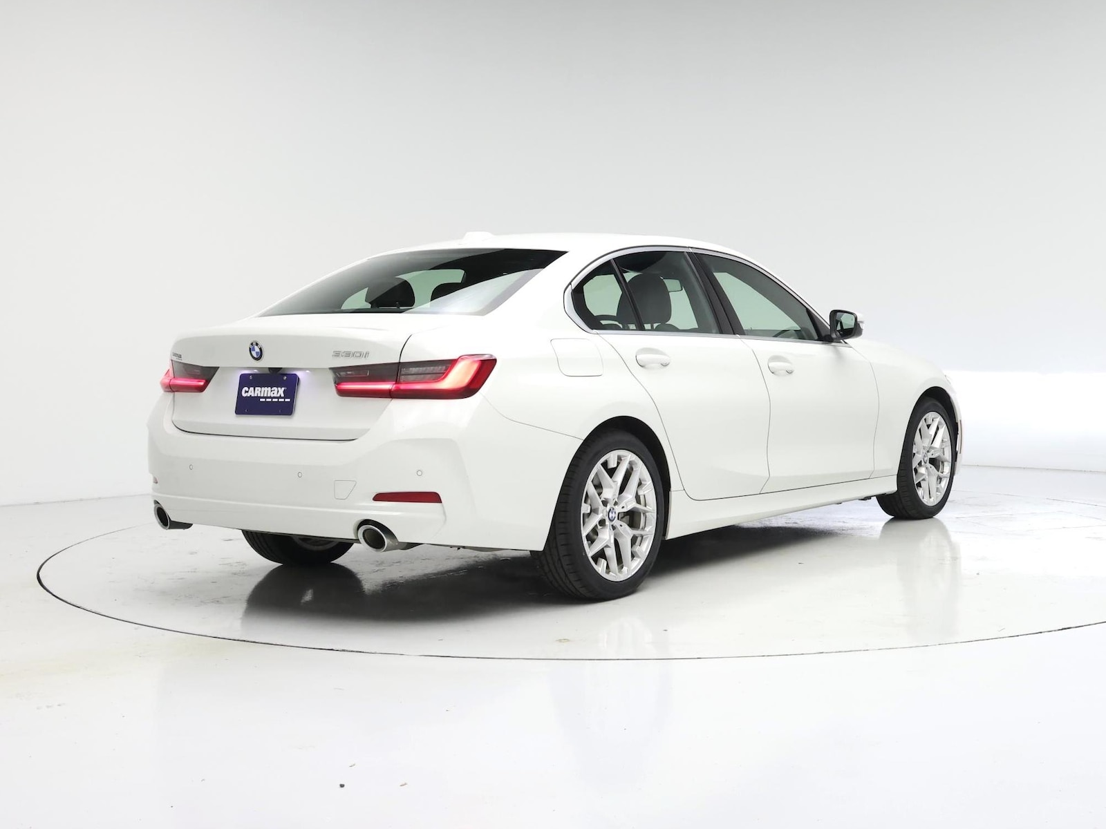 2025 BMW 3 Series 330i - Photo 9