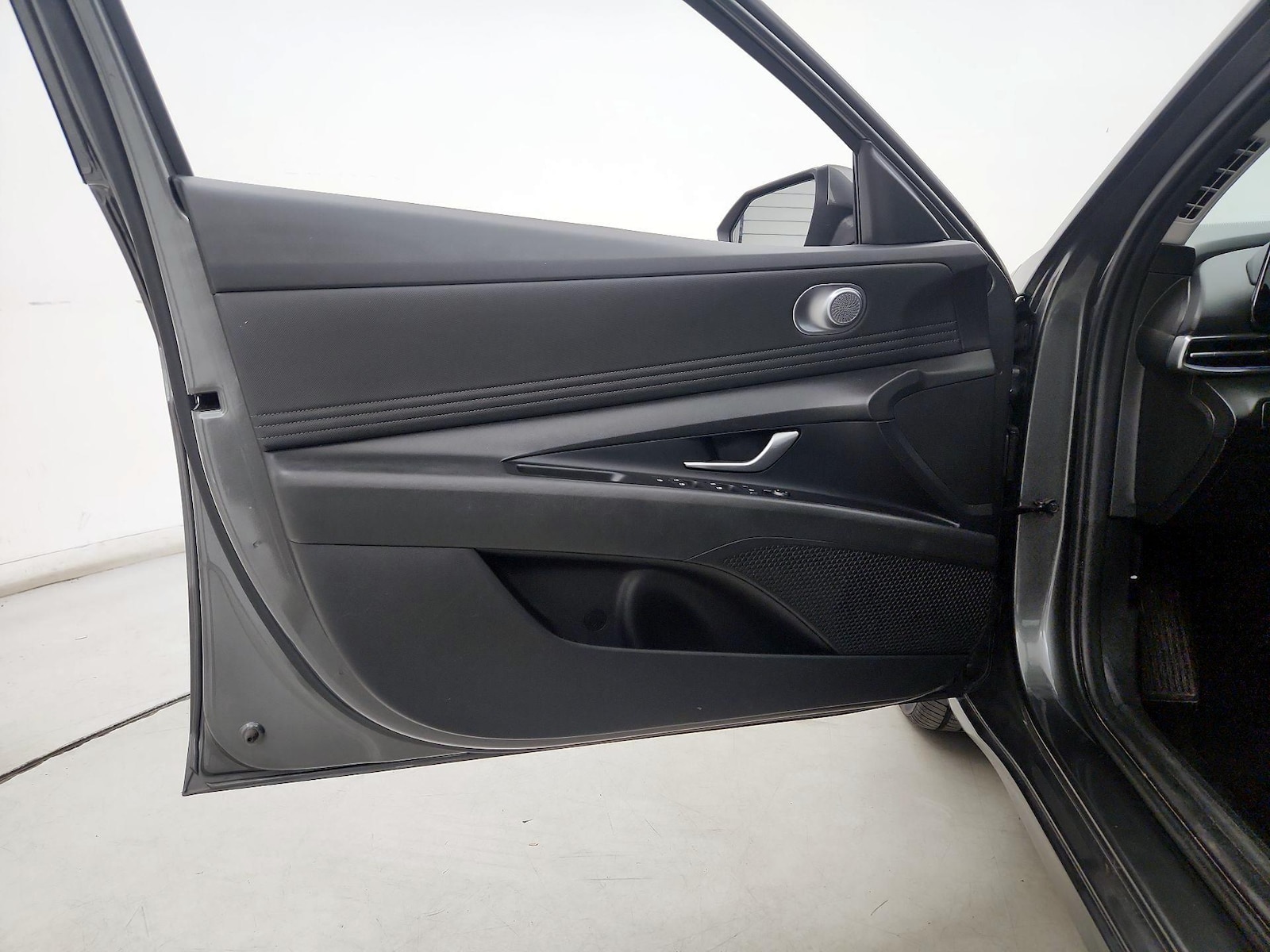 2025 Hyundai Elantra SEL - Photo 13