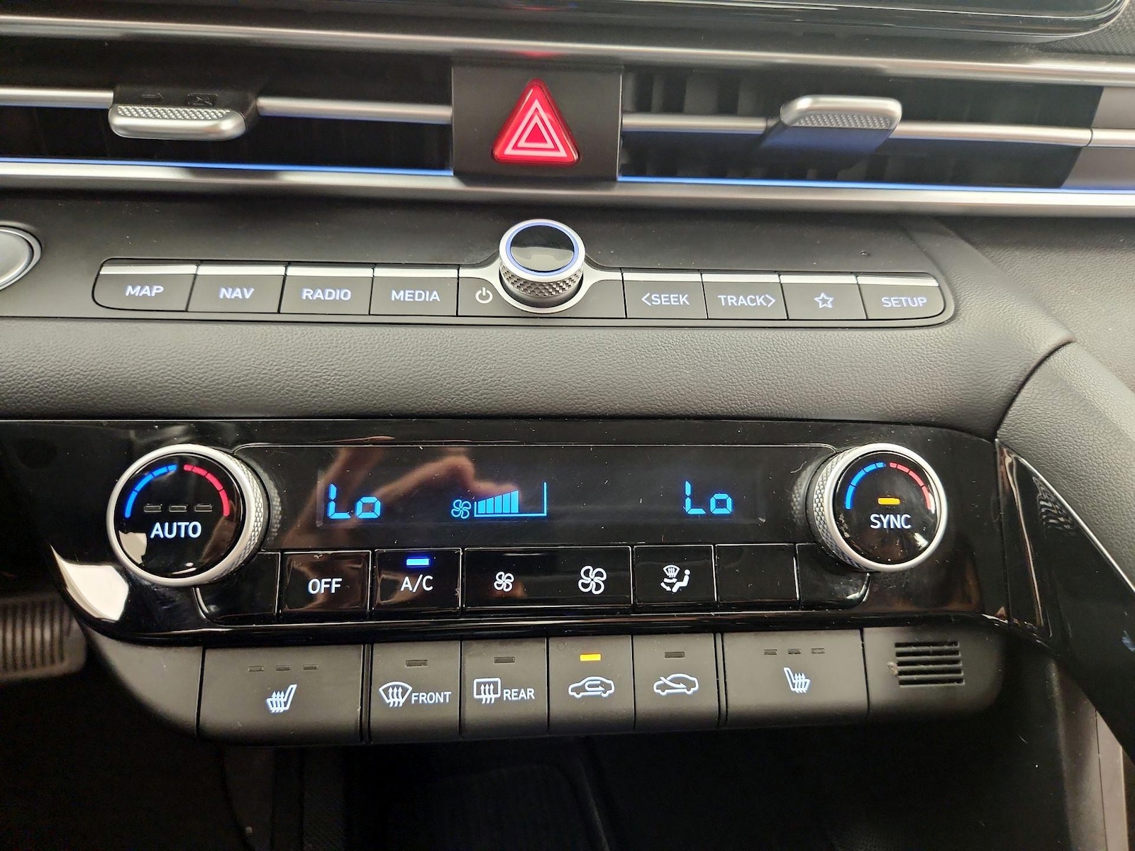 2025 Hyundai Elantra SEL - Photo 18