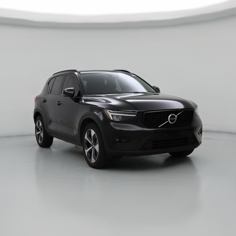 2023 Volvo XC40 B5 Plus Dark Theme