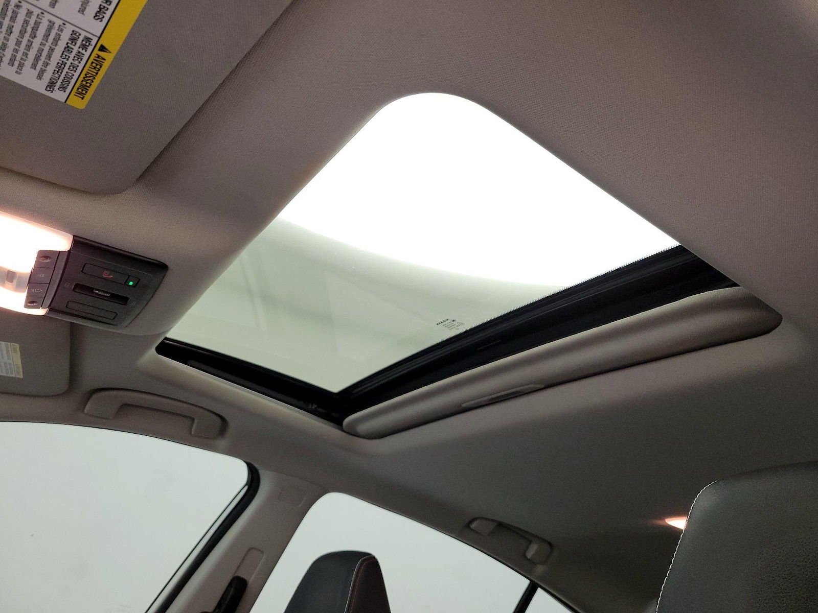 Sunroof(s) & Overhead Airbags