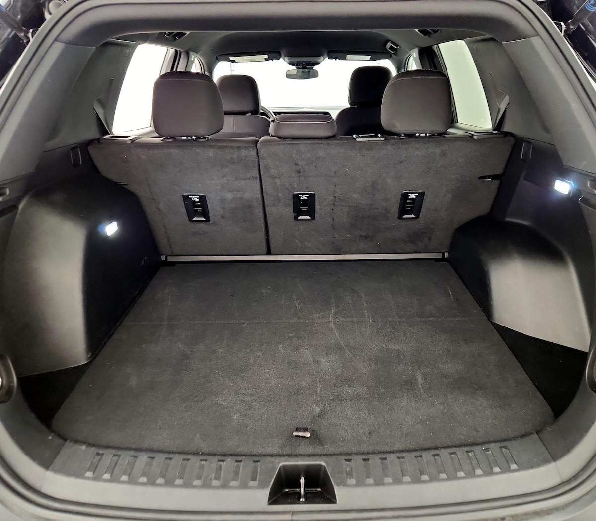 Trunk/Cargo (Seats Up)