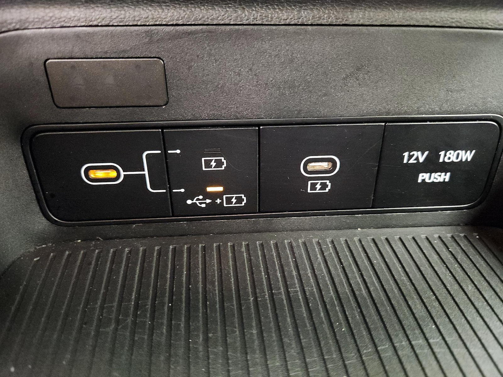 2025 Hyundai Kona SEL - Photo 19
