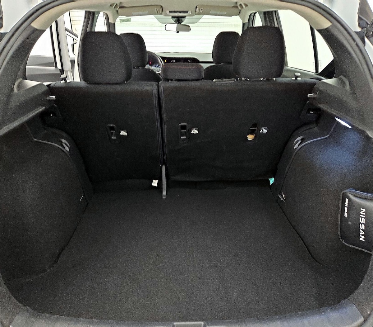 Trunk/Cargo (Seats Up)