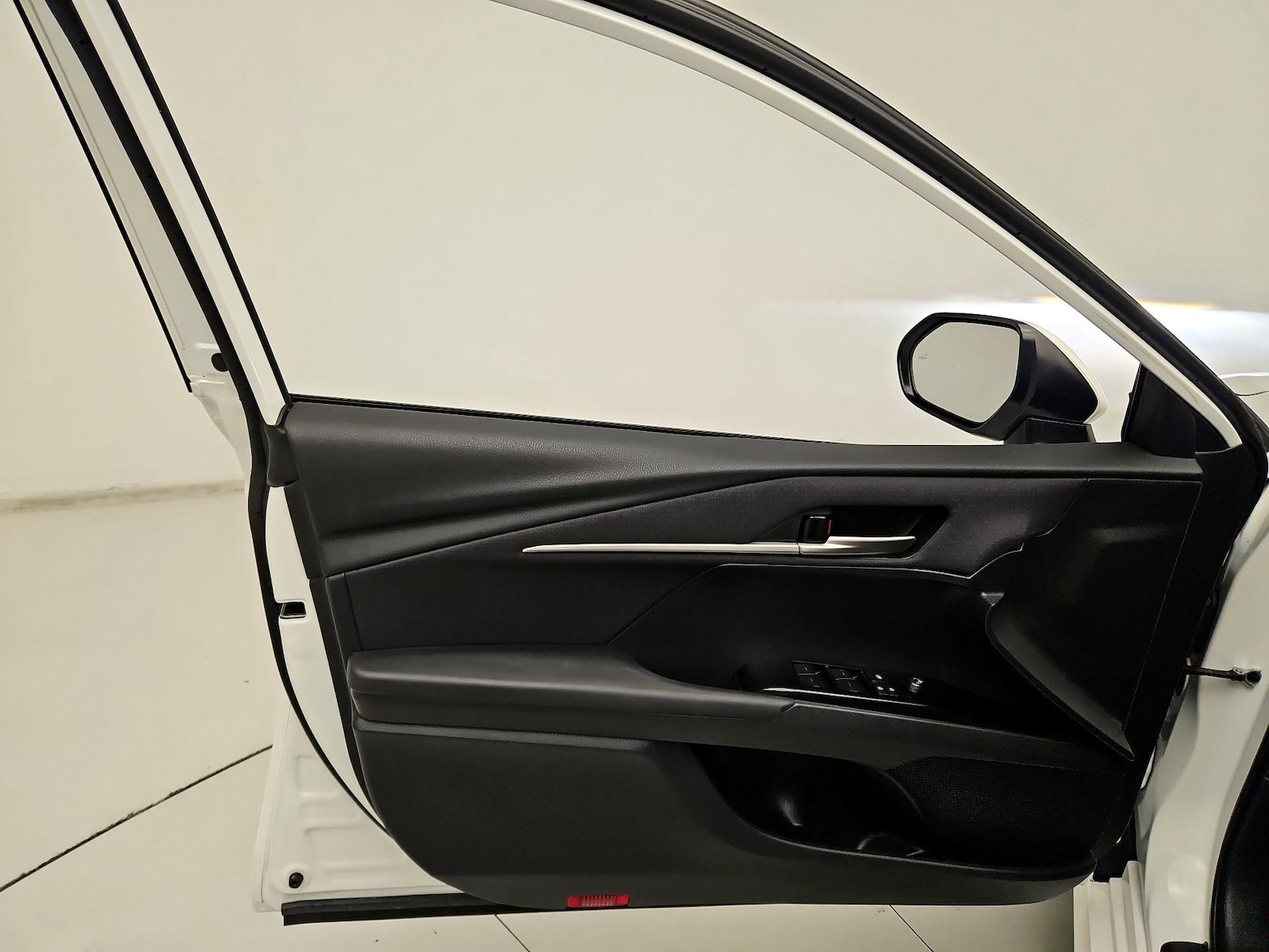 2026 Toyota Camry LE - Photo 13