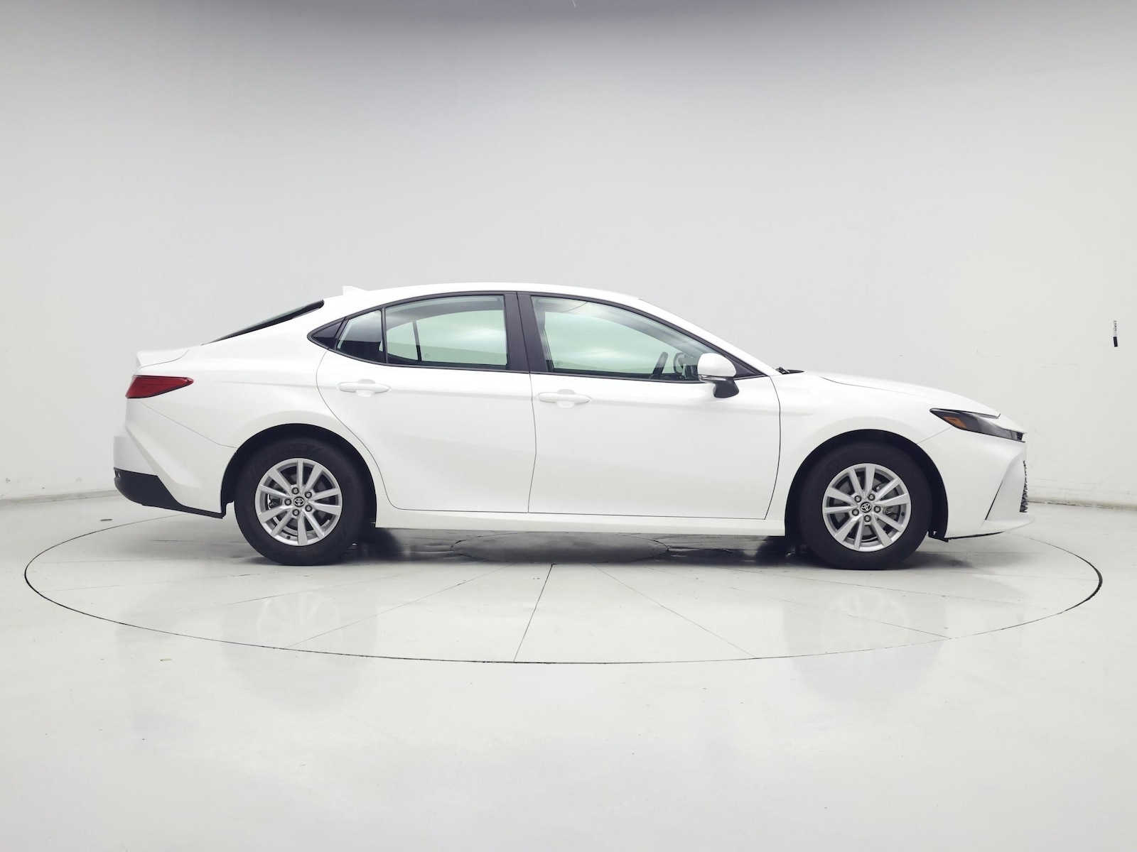 2026 Toyota Camry LE - Photo 8