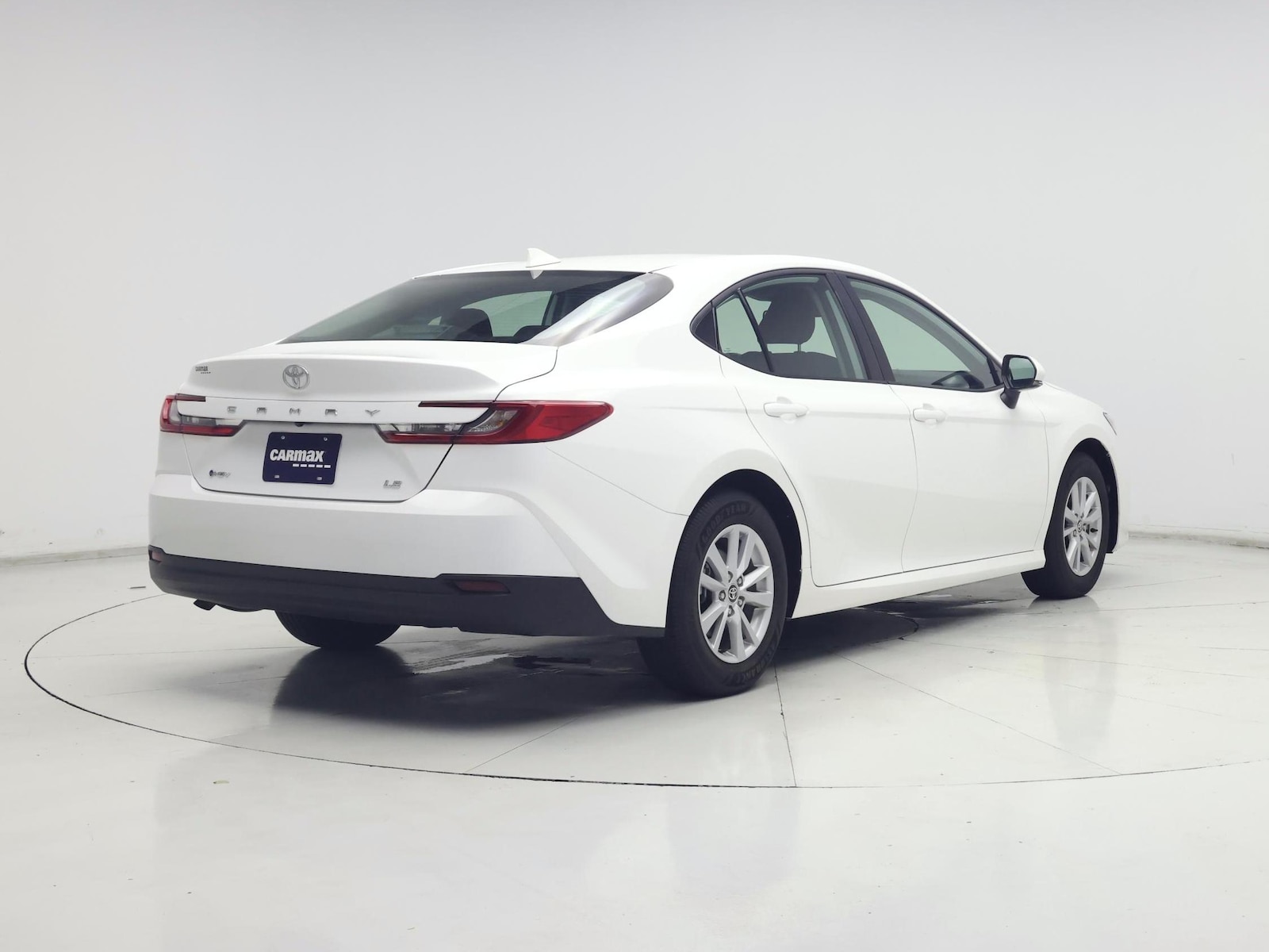 2026 Toyota Camry LE - Photo 9