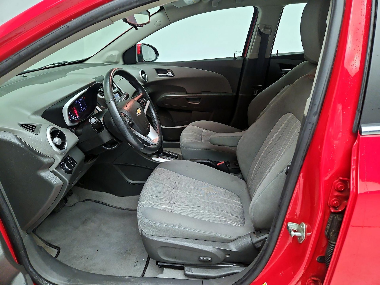 2020 Chevrolet Sonic LT - Photo 12