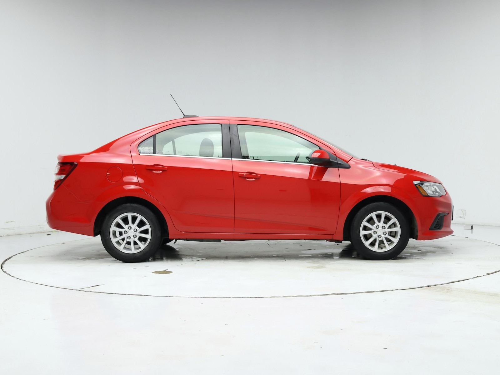 2020 Chevrolet Sonic LT - Photo 8