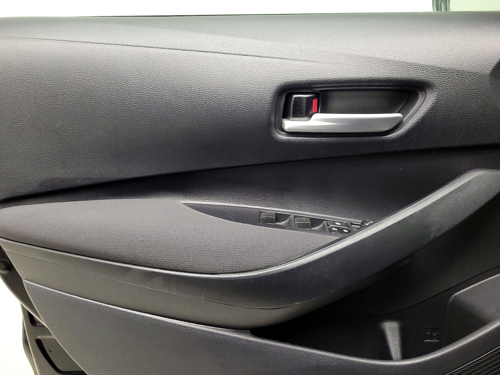 2020 Toyota Corolla LE - Photo 13