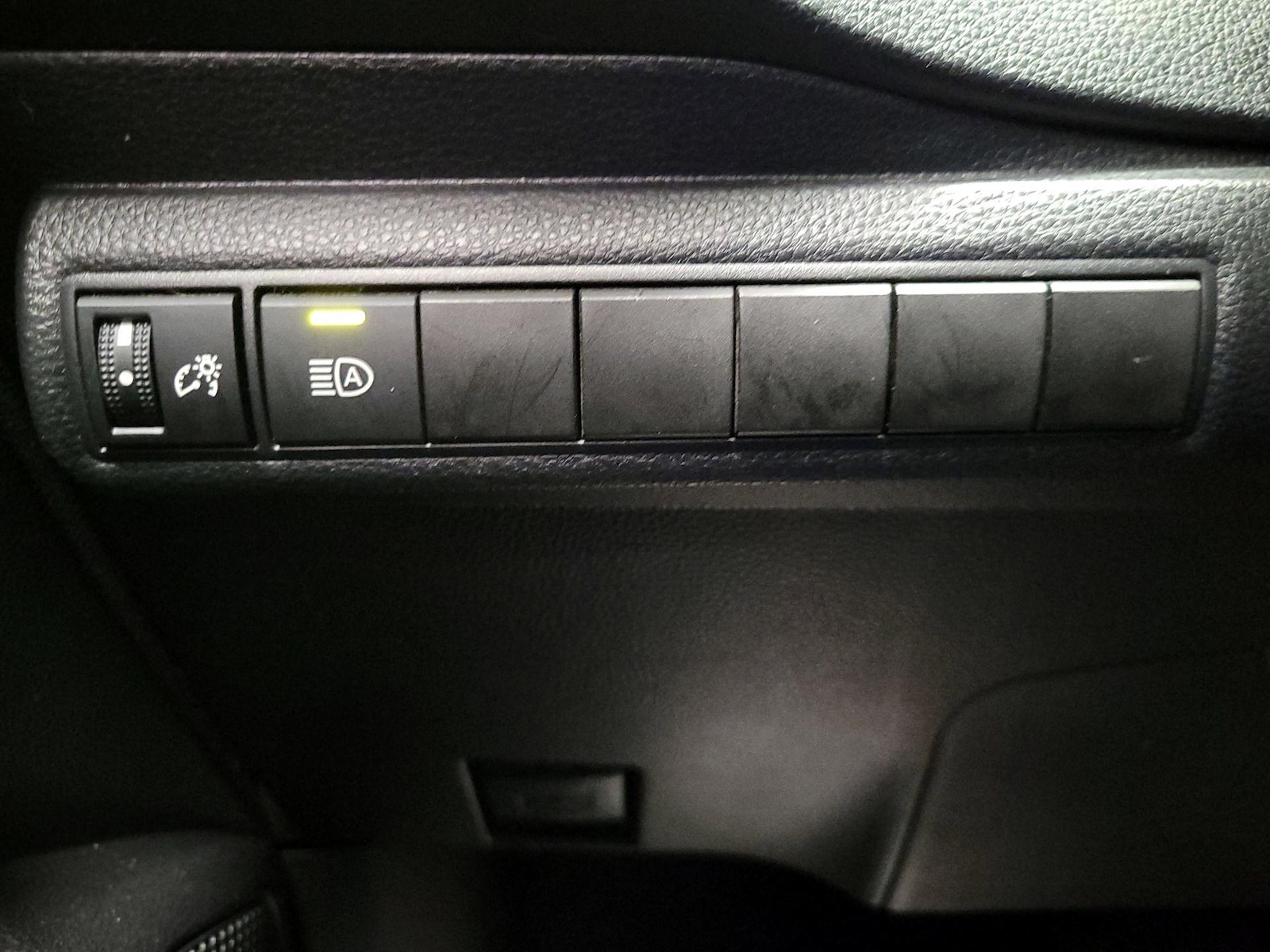 2020 Toyota Corolla LE - Photo 14
