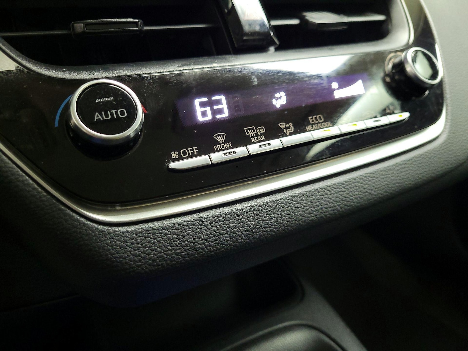 2020 Toyota Corolla LE - Photo 17