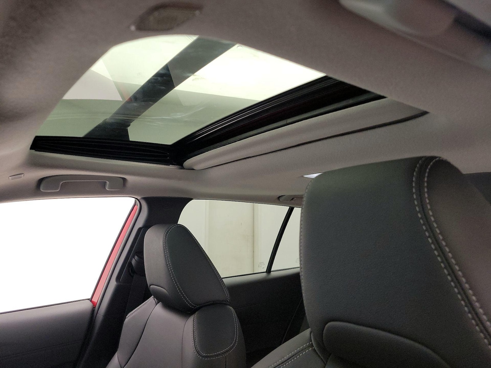 Sunroof(s) & Overhead Airbags