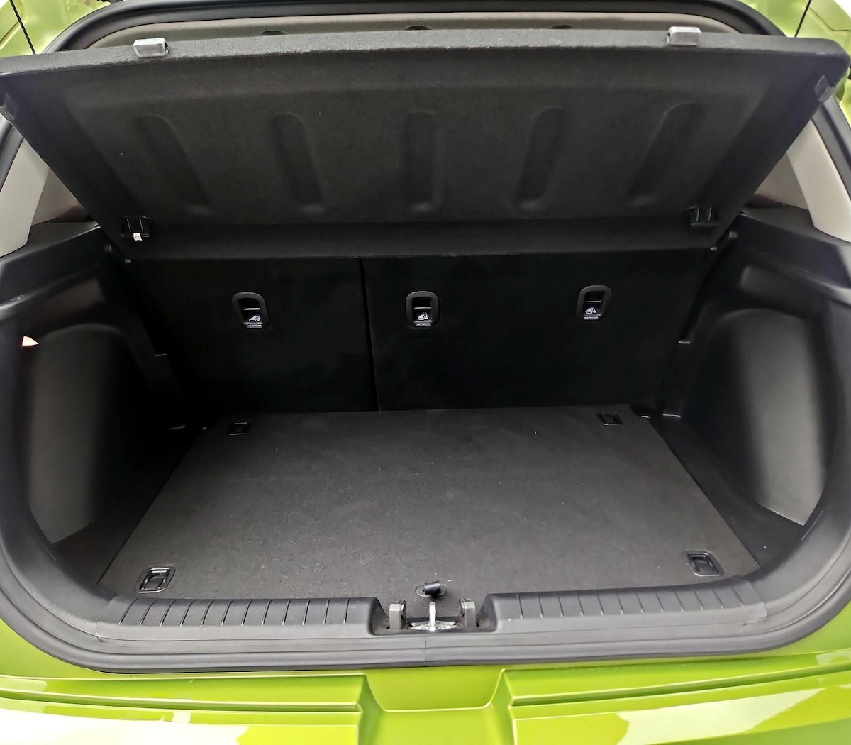 Trunk/Cargo (Seats Up)