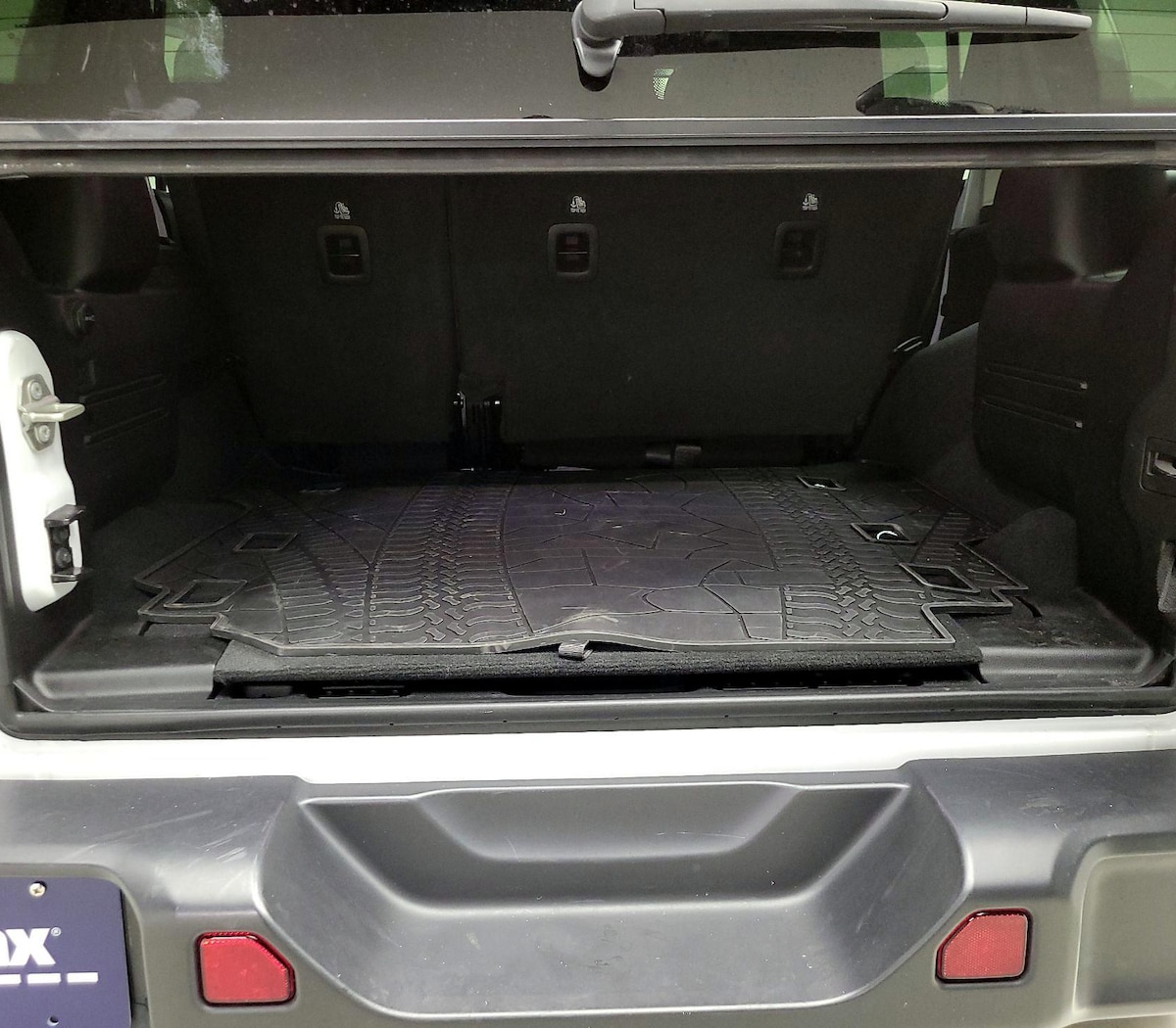 Trunk/Cargo (Seats Up)