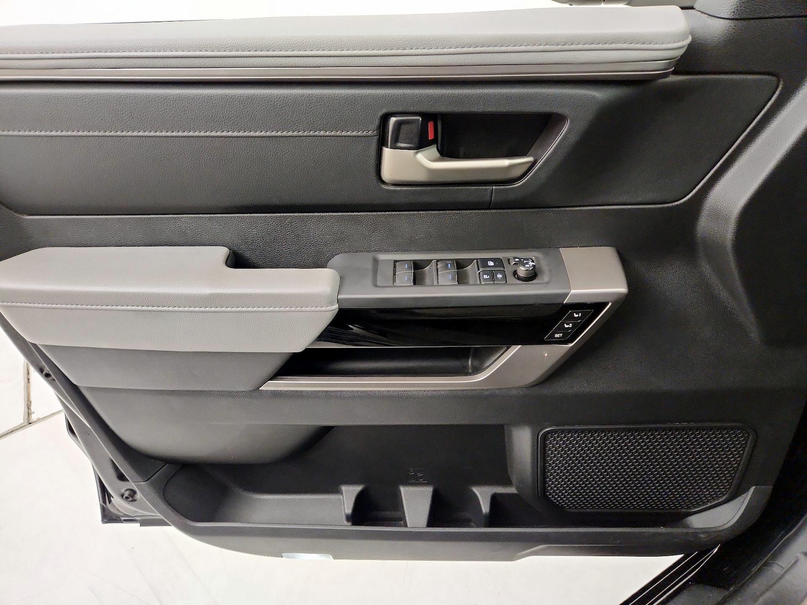 2022 Toyota Tundra Limited - Photo 13