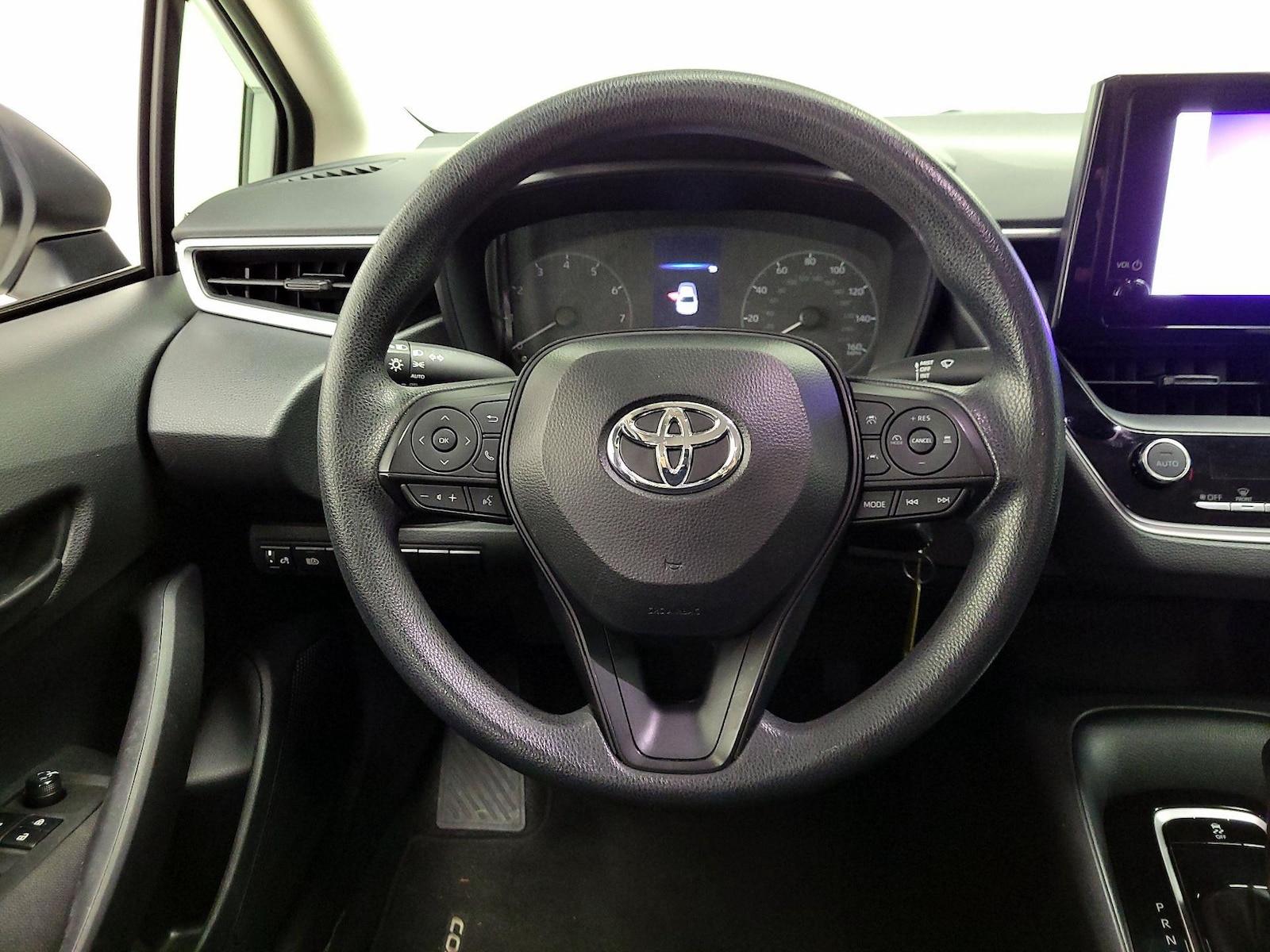 2024 Toyota Corolla LE - Photo 11