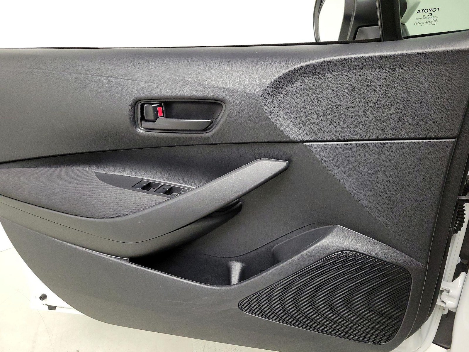 2024 Toyota Corolla LE - Photo 13
