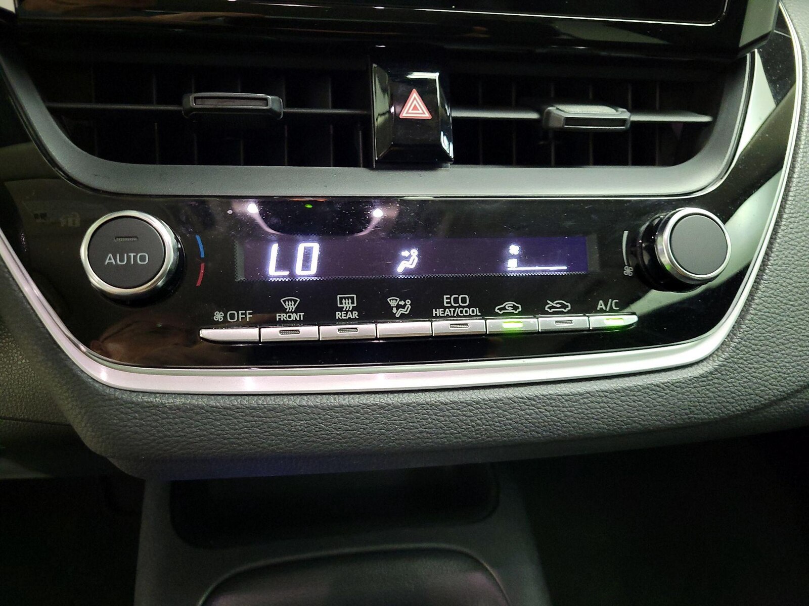 2024 Toyota Corolla LE - Photo 18