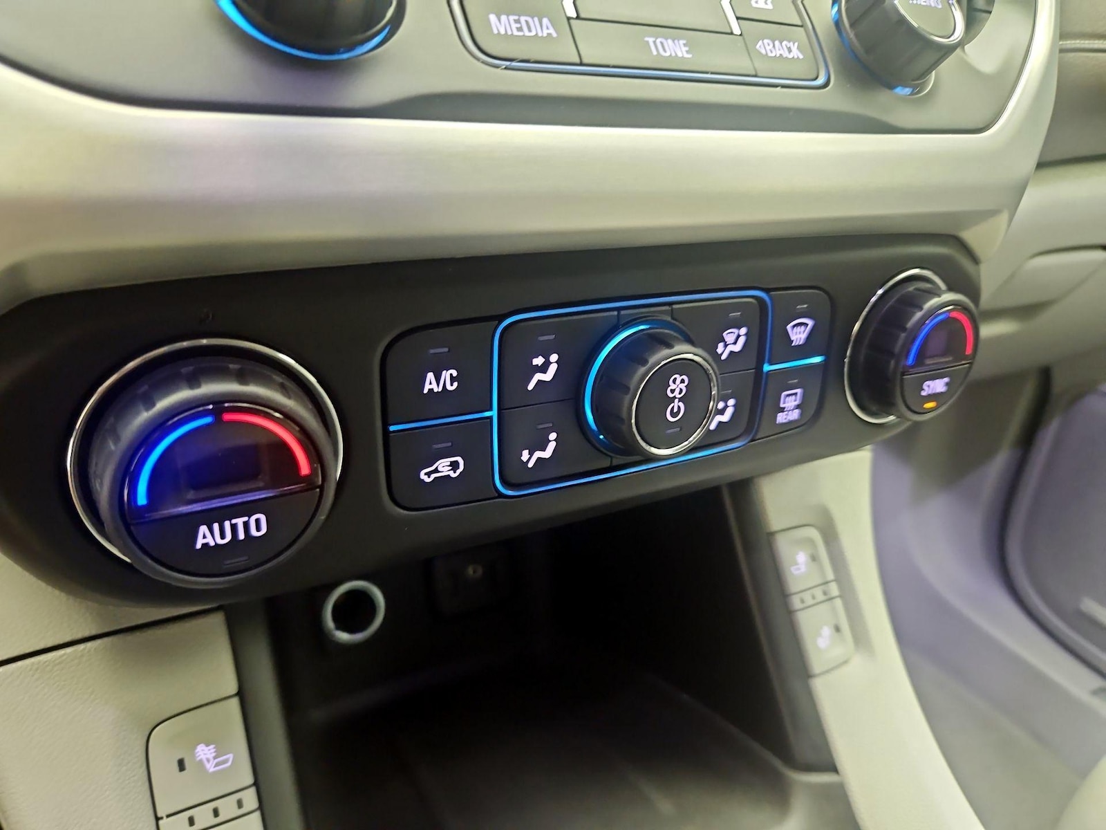 2017 GMC Acadia SLT-1 - Photo 18