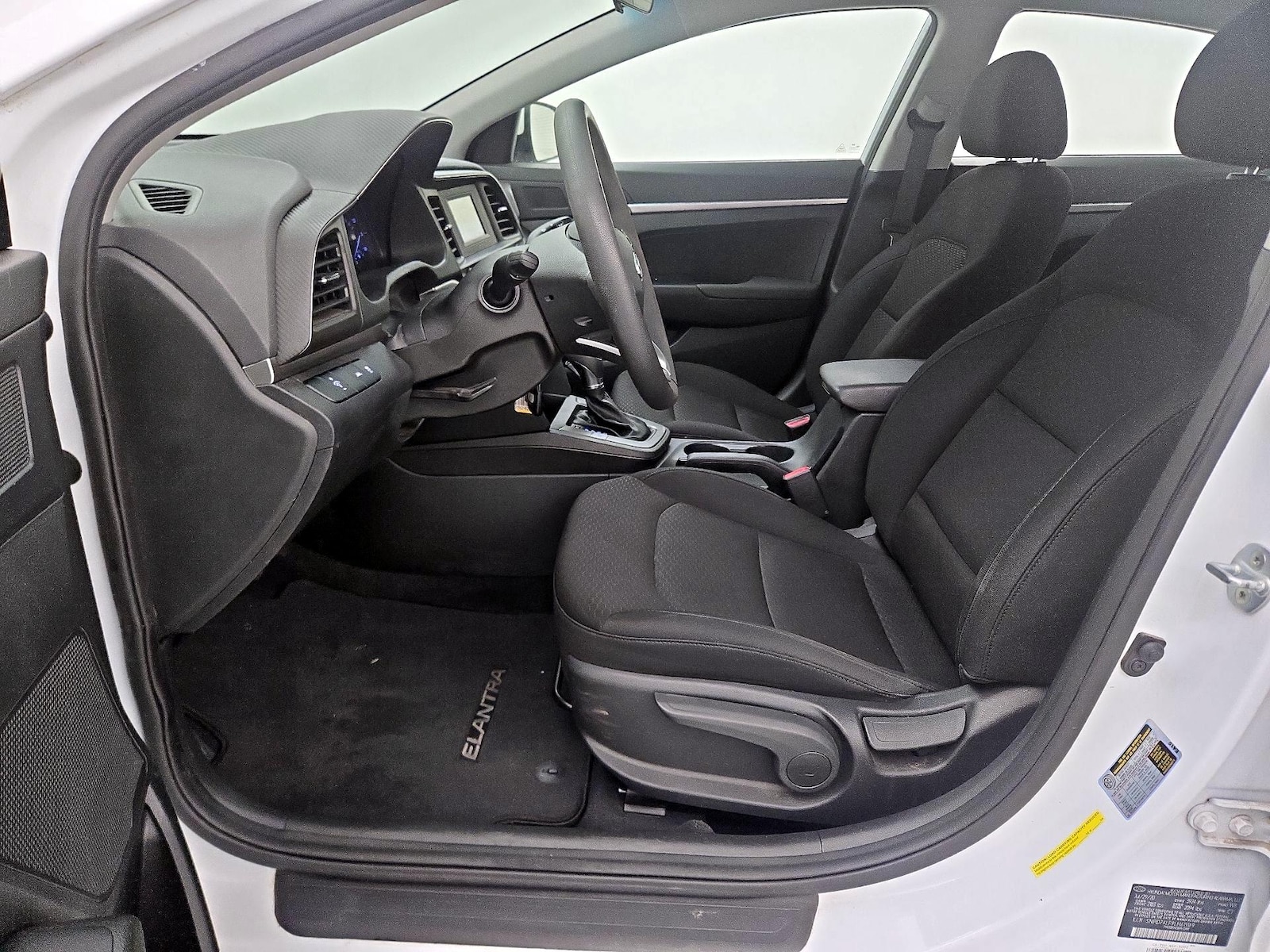 2020 Hyundai Elantra SE - Photo 12