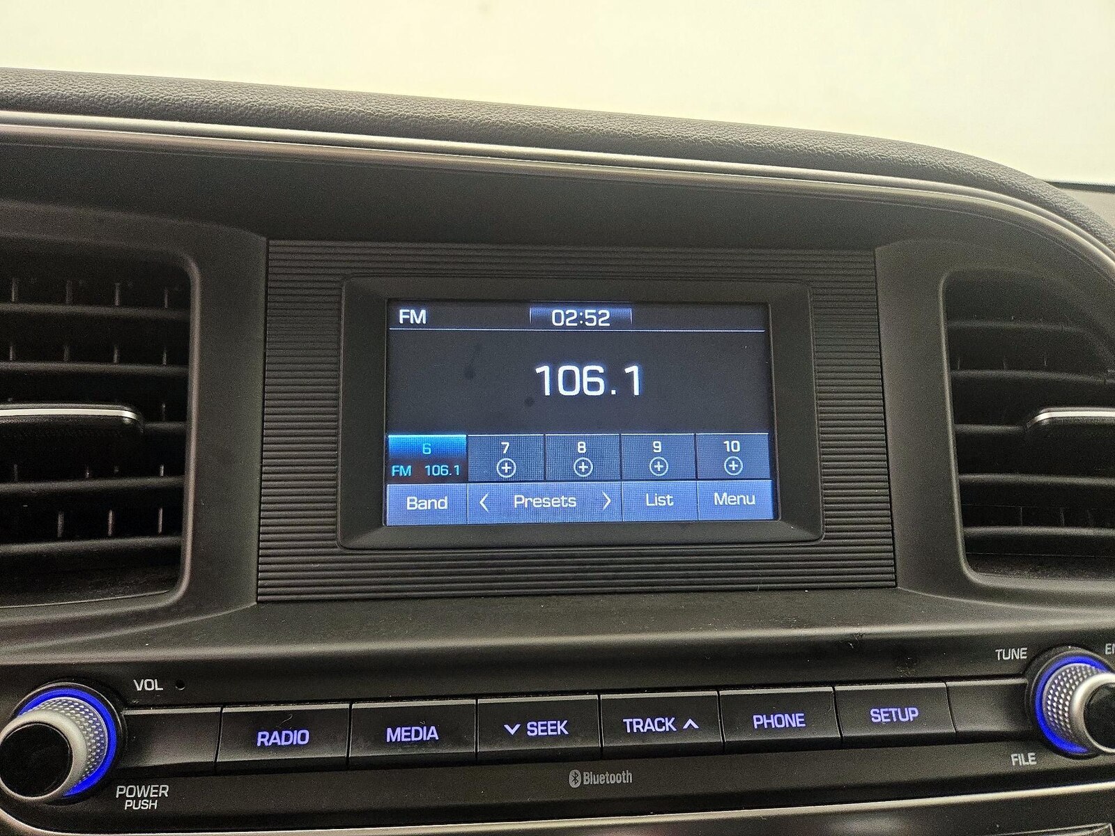 2020 Hyundai Elantra SE - Photo 16