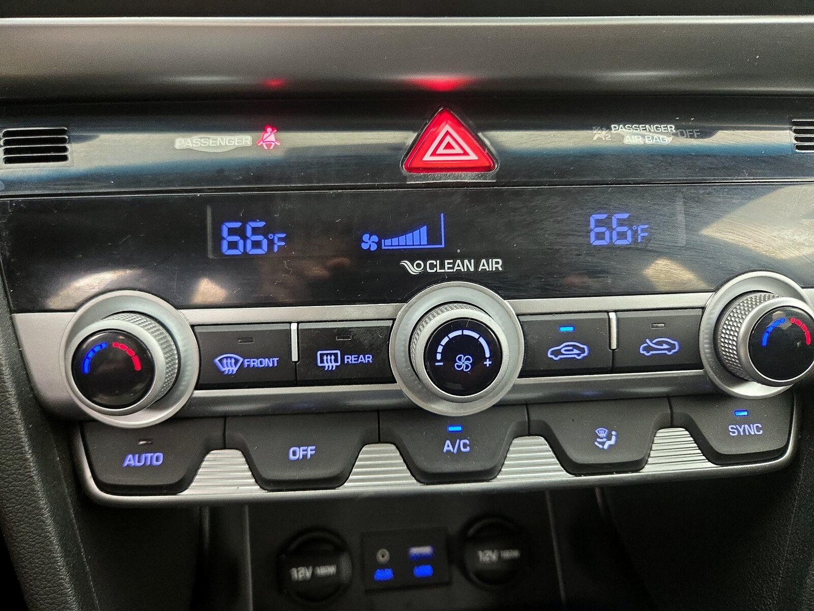 2020 Hyundai Elantra SE - Photo 17