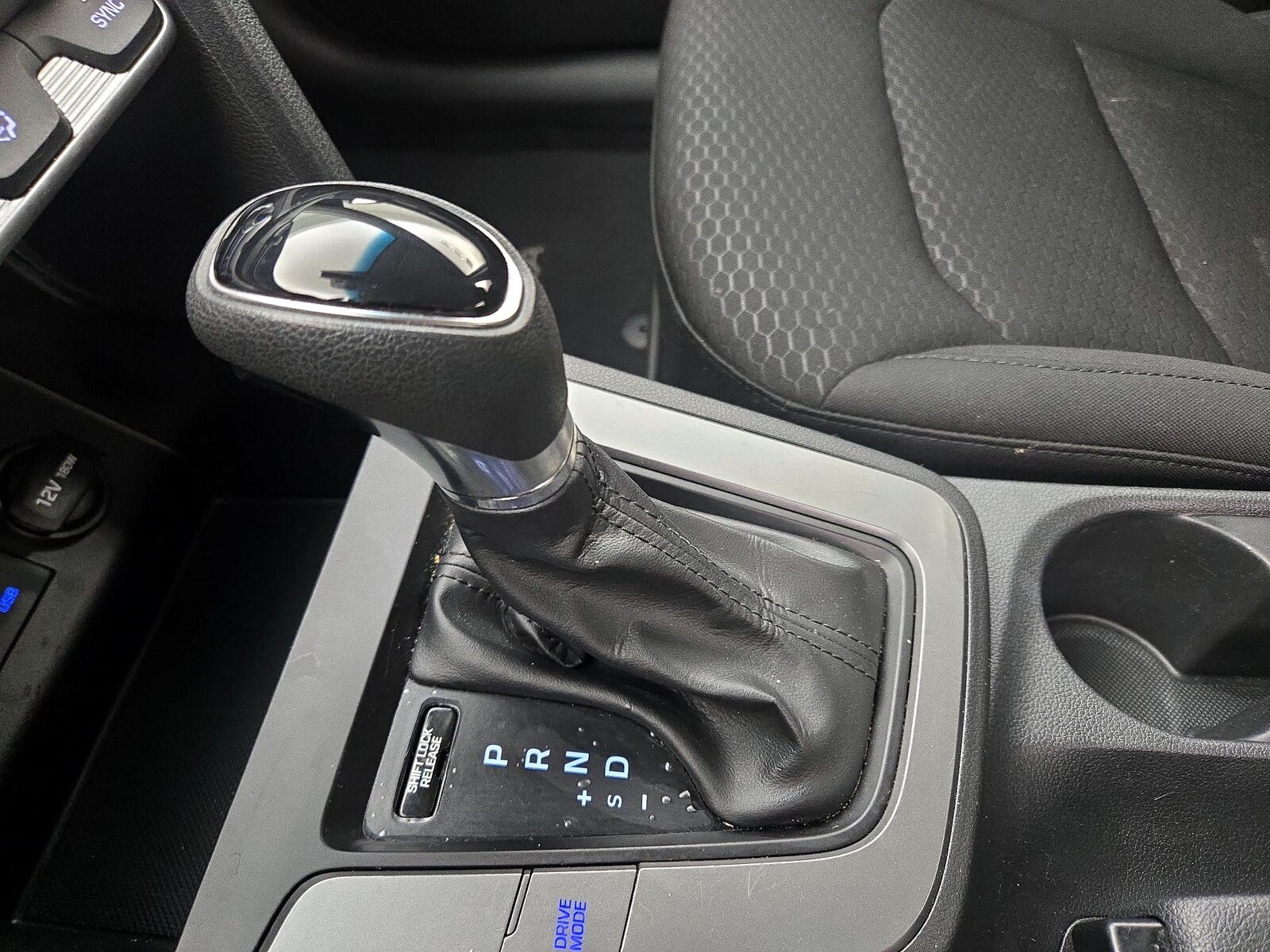 2020 Hyundai Elantra SE - Photo 18