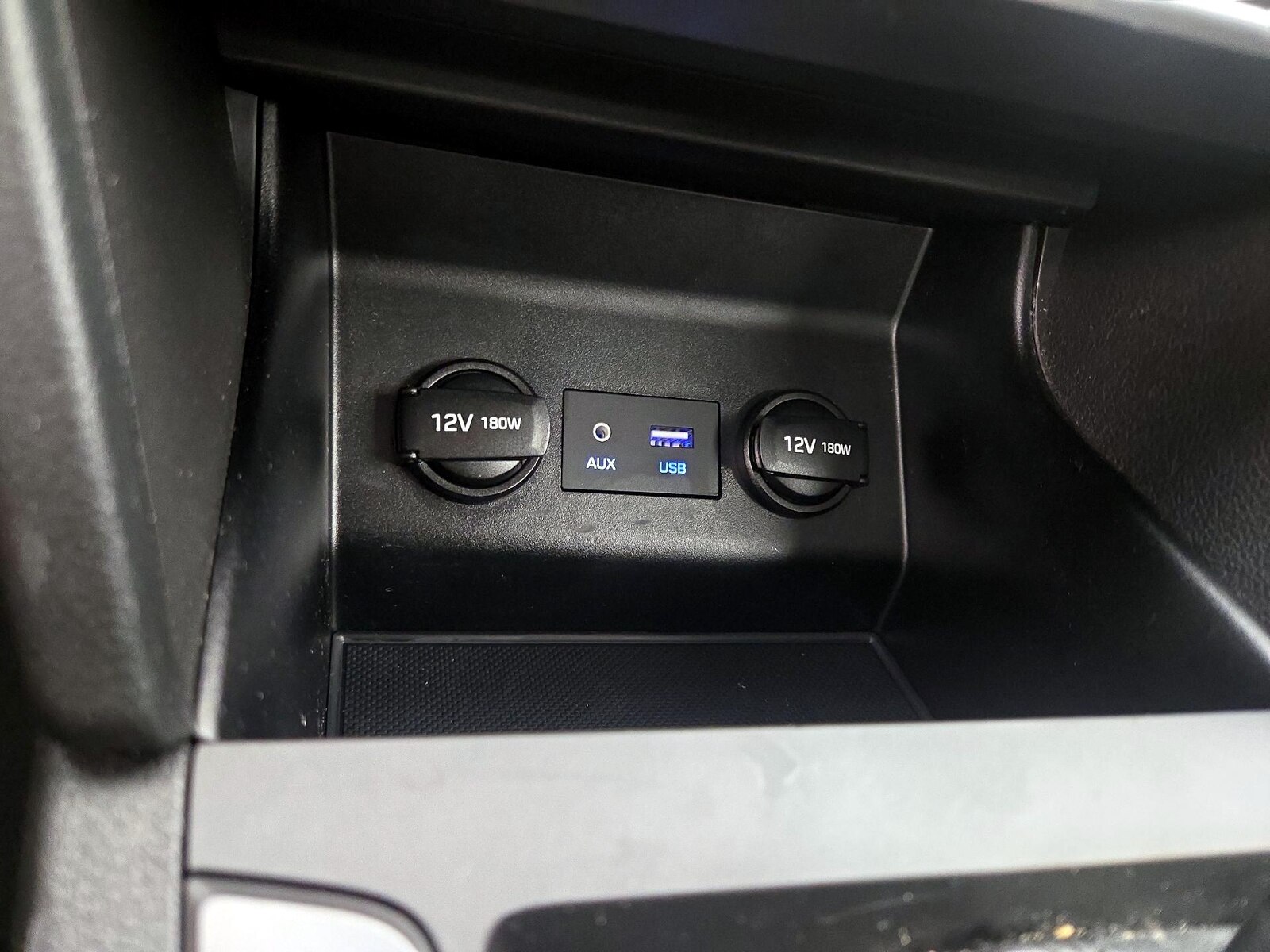 2020 Hyundai Elantra SE - Photo 19
