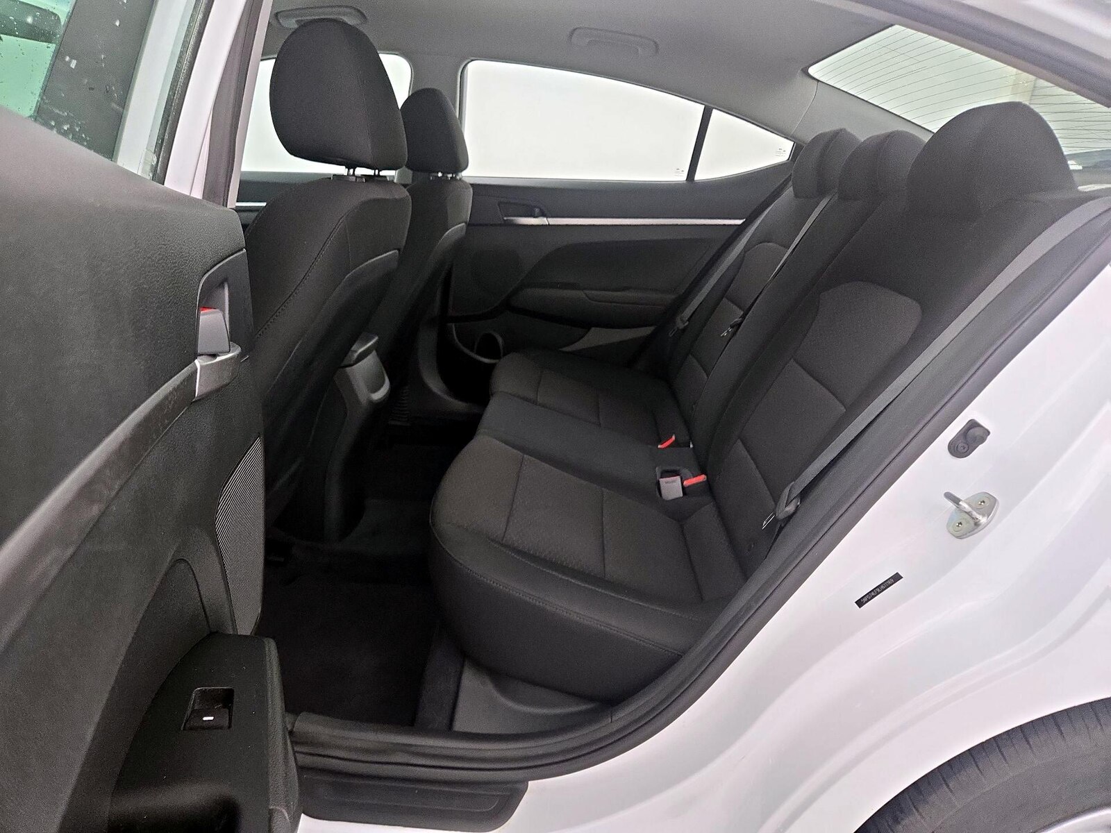 2020 Hyundai Elantra SE - Photo 20