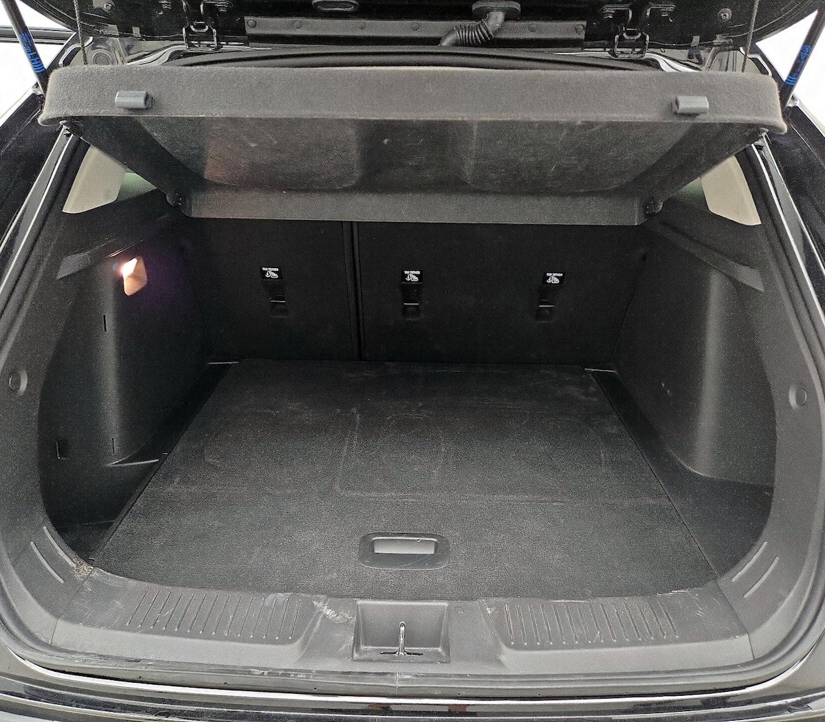 Trunk/Cargo (Seats Up)