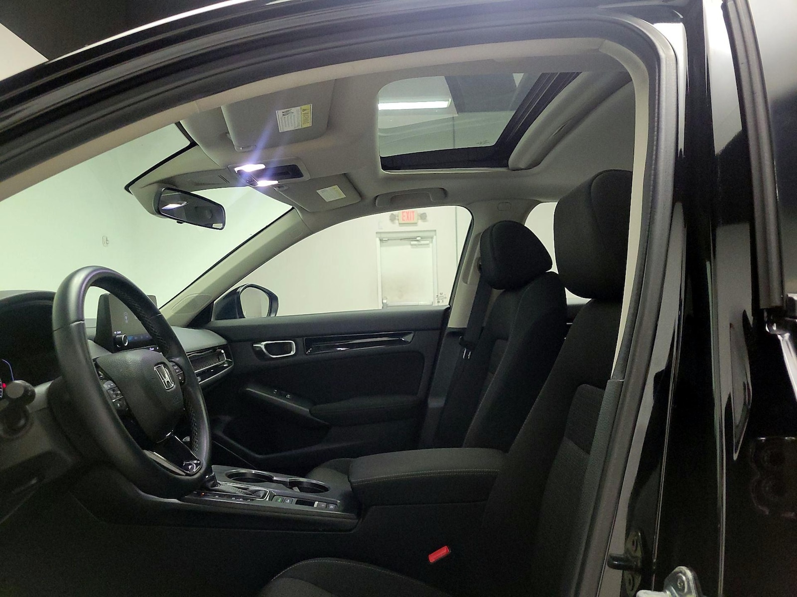 Sunroof(s) & Overhead Airbags