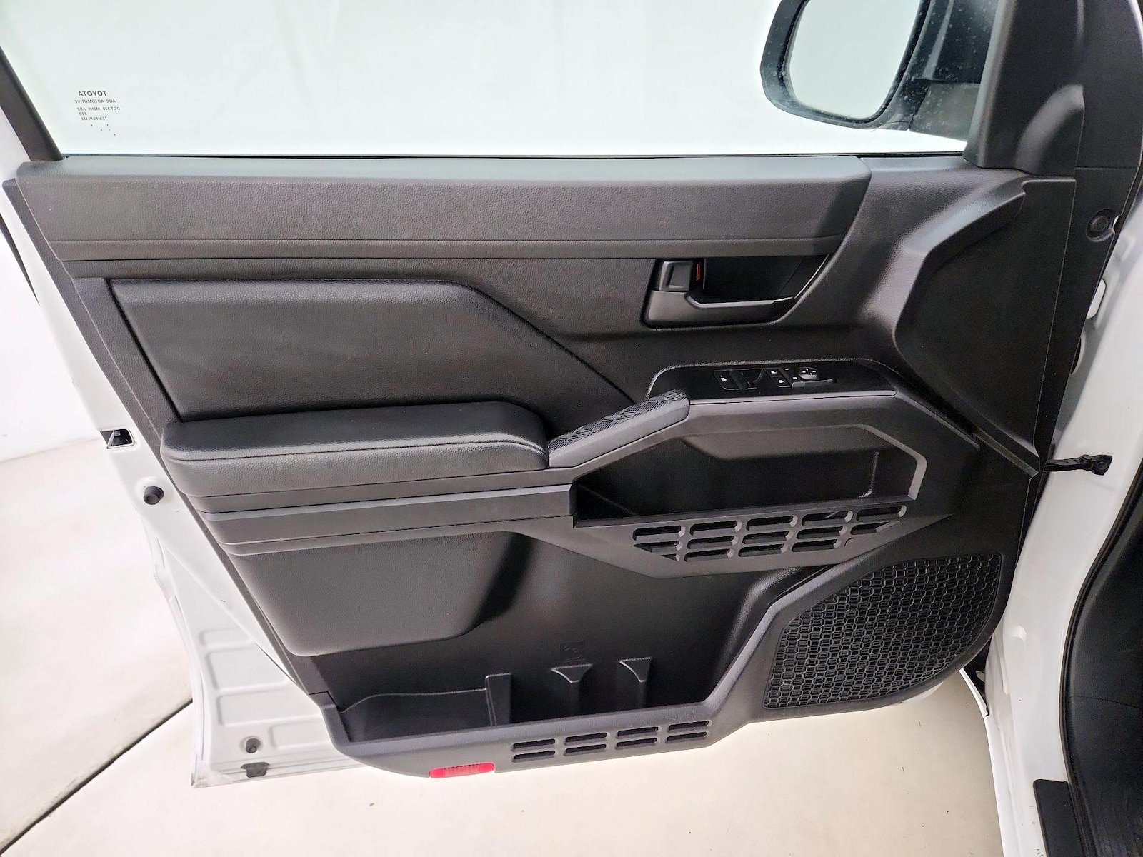 2025 Toyota Tacoma SR - Photo 13