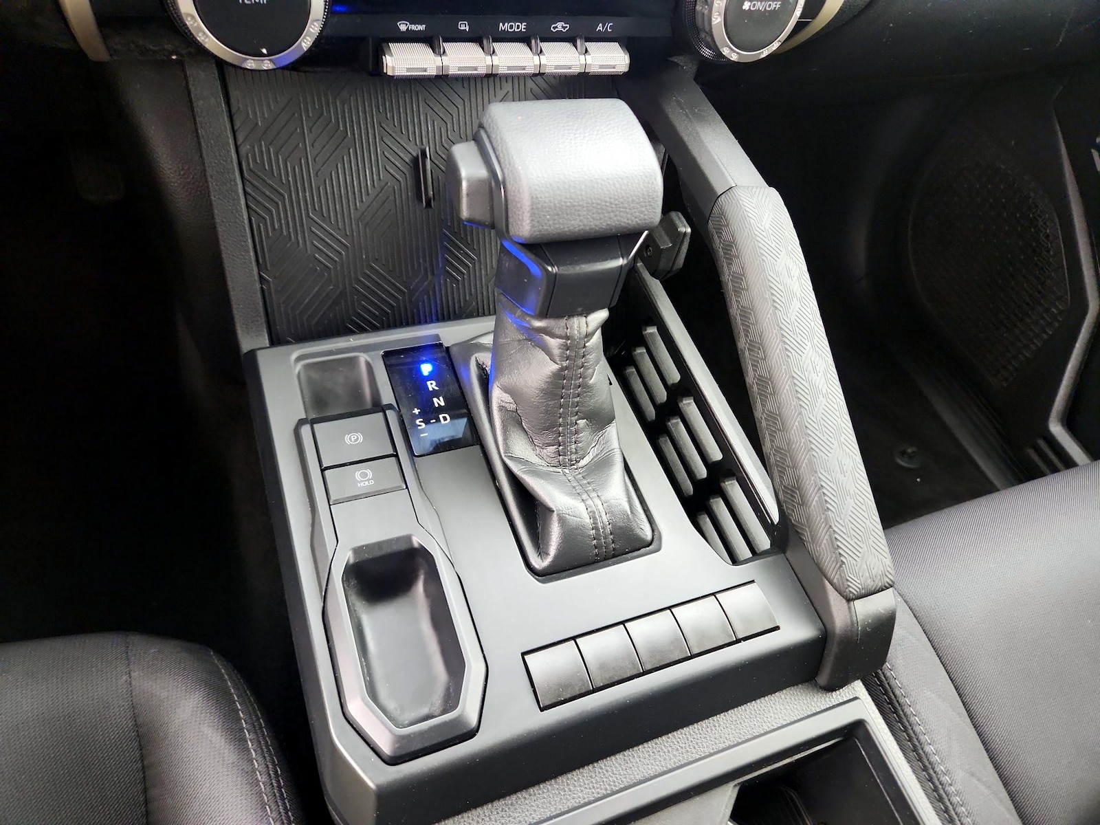2025 Toyota Tacoma SR - Photo 18