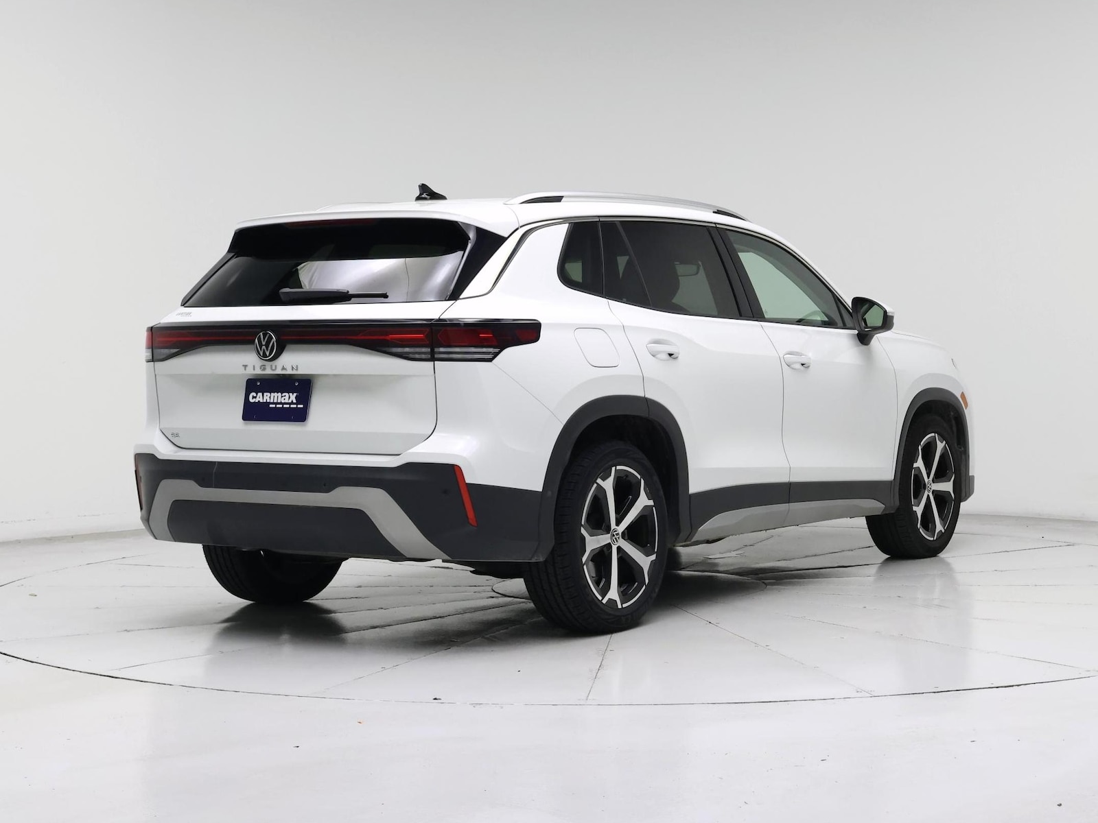2026 Volkswagen Tiguan SE - Photo 9