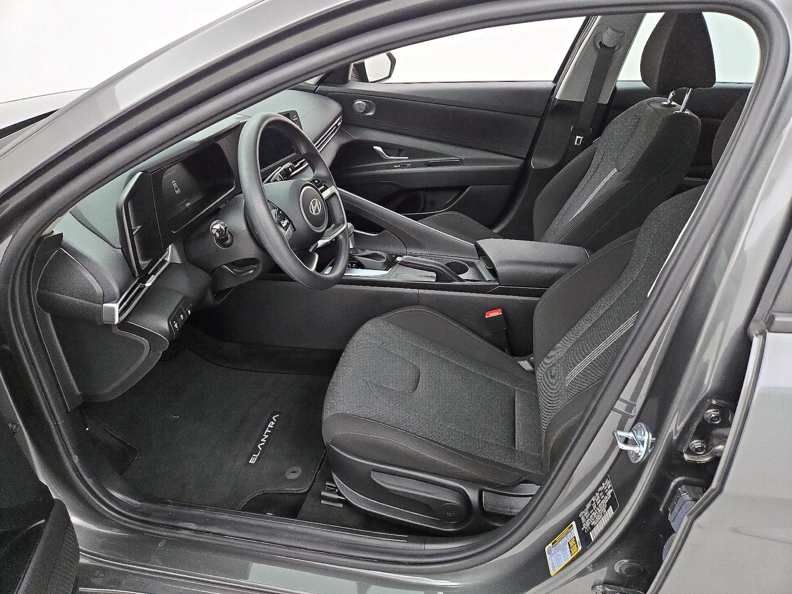 2026 Hyundai Elantra SE - Photo 12