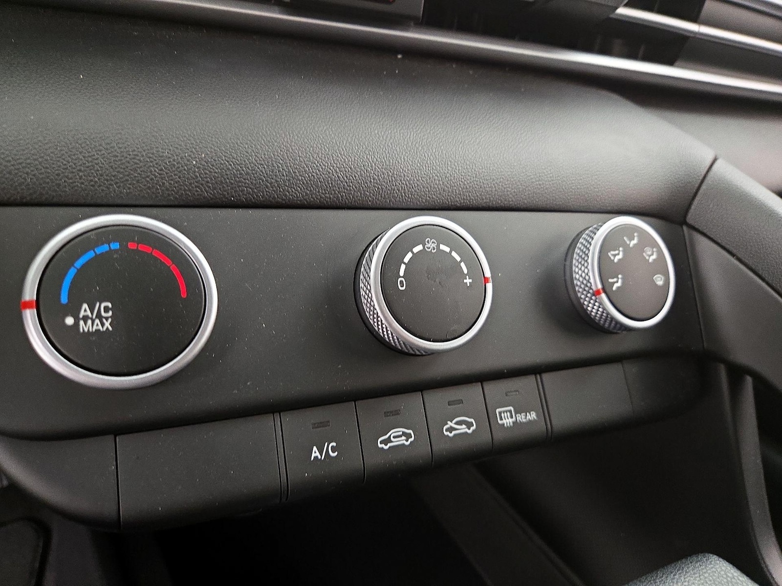 2026 Hyundai Elantra SE - Photo 18