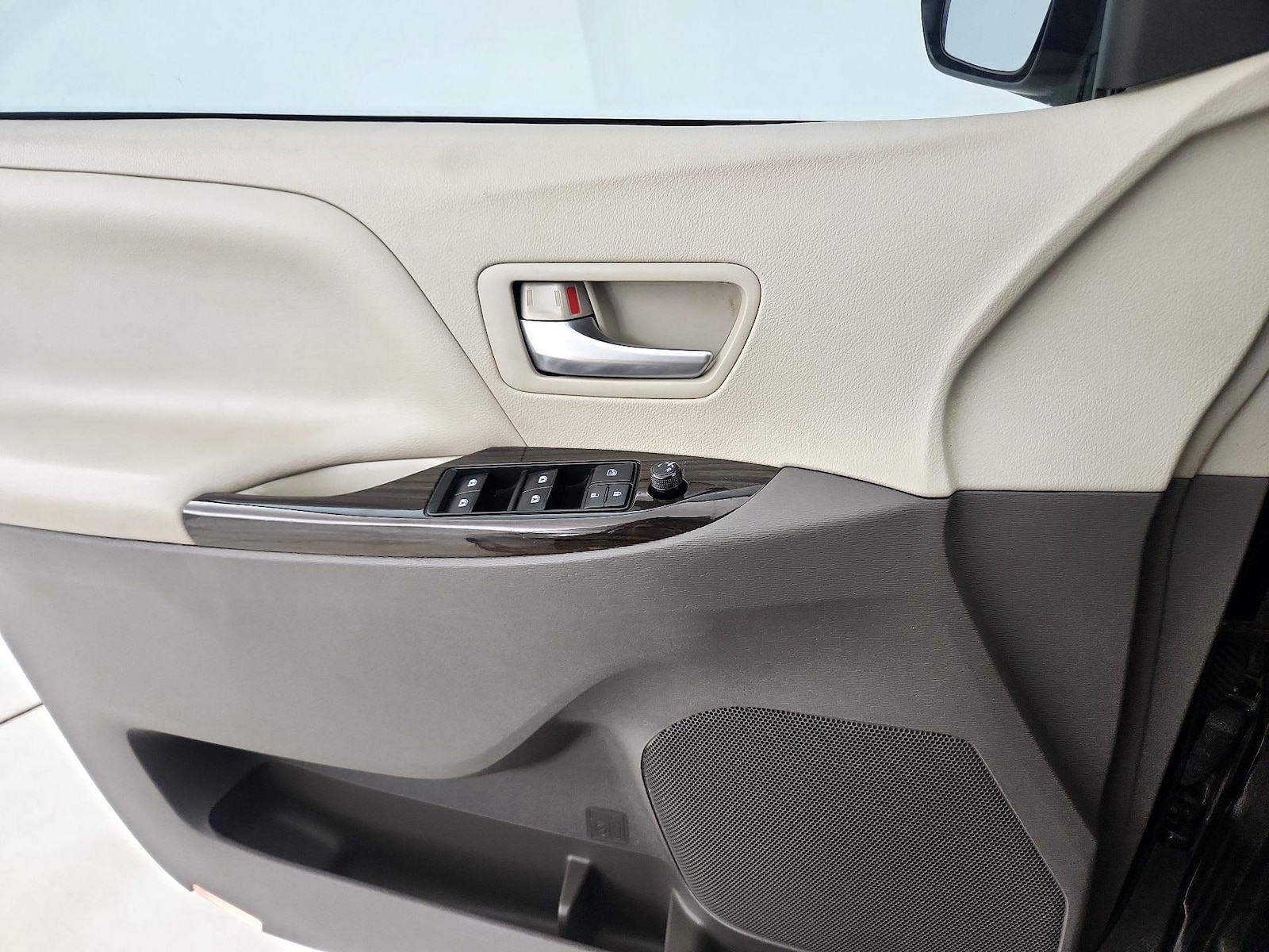 2019 Toyota Sienna XLE - Photo 13