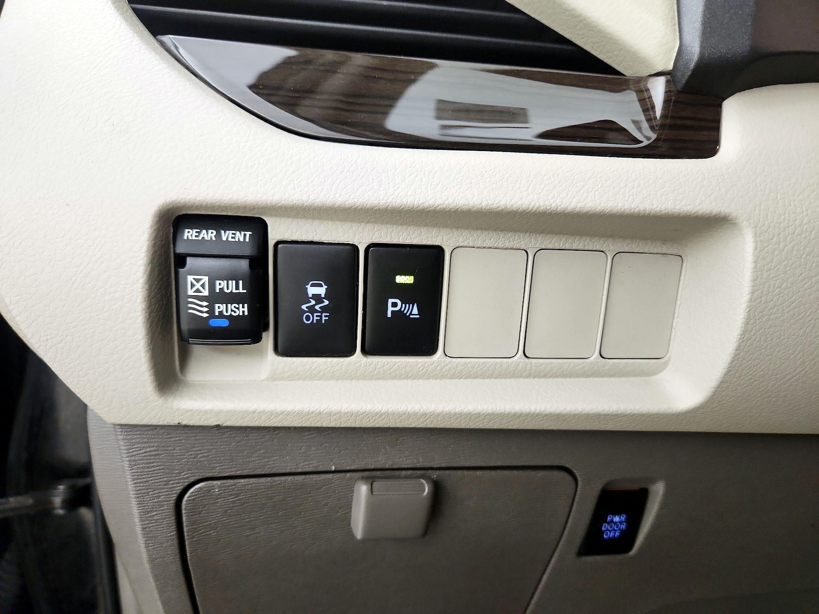 2019 Toyota Sienna XLE - Photo 14