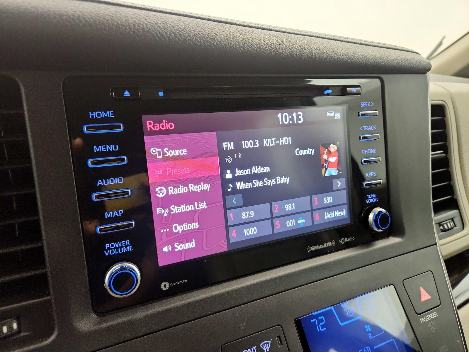 2019 Toyota Sienna XLE - Photo 17